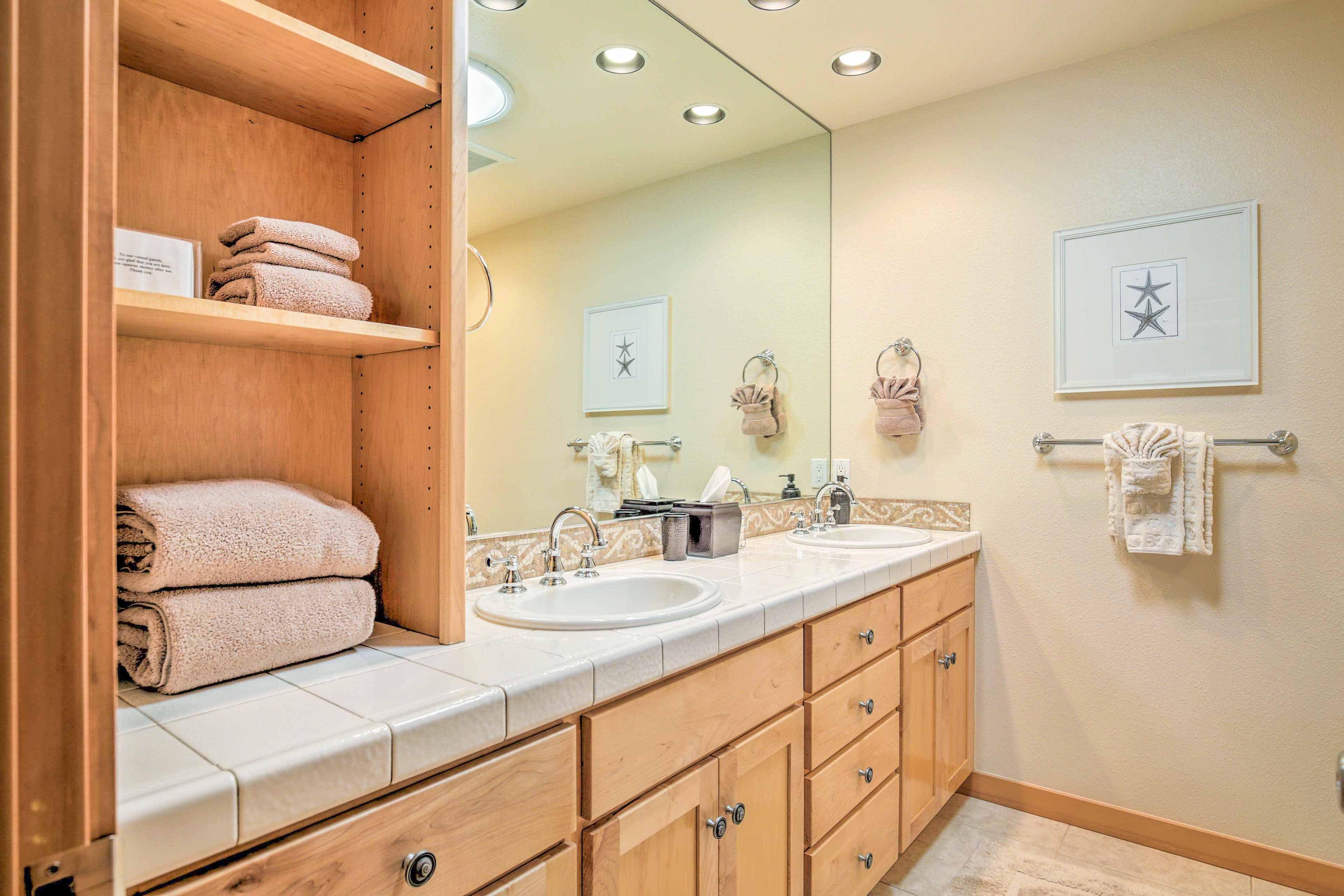 En-Suite Bathroom | Towels Provided