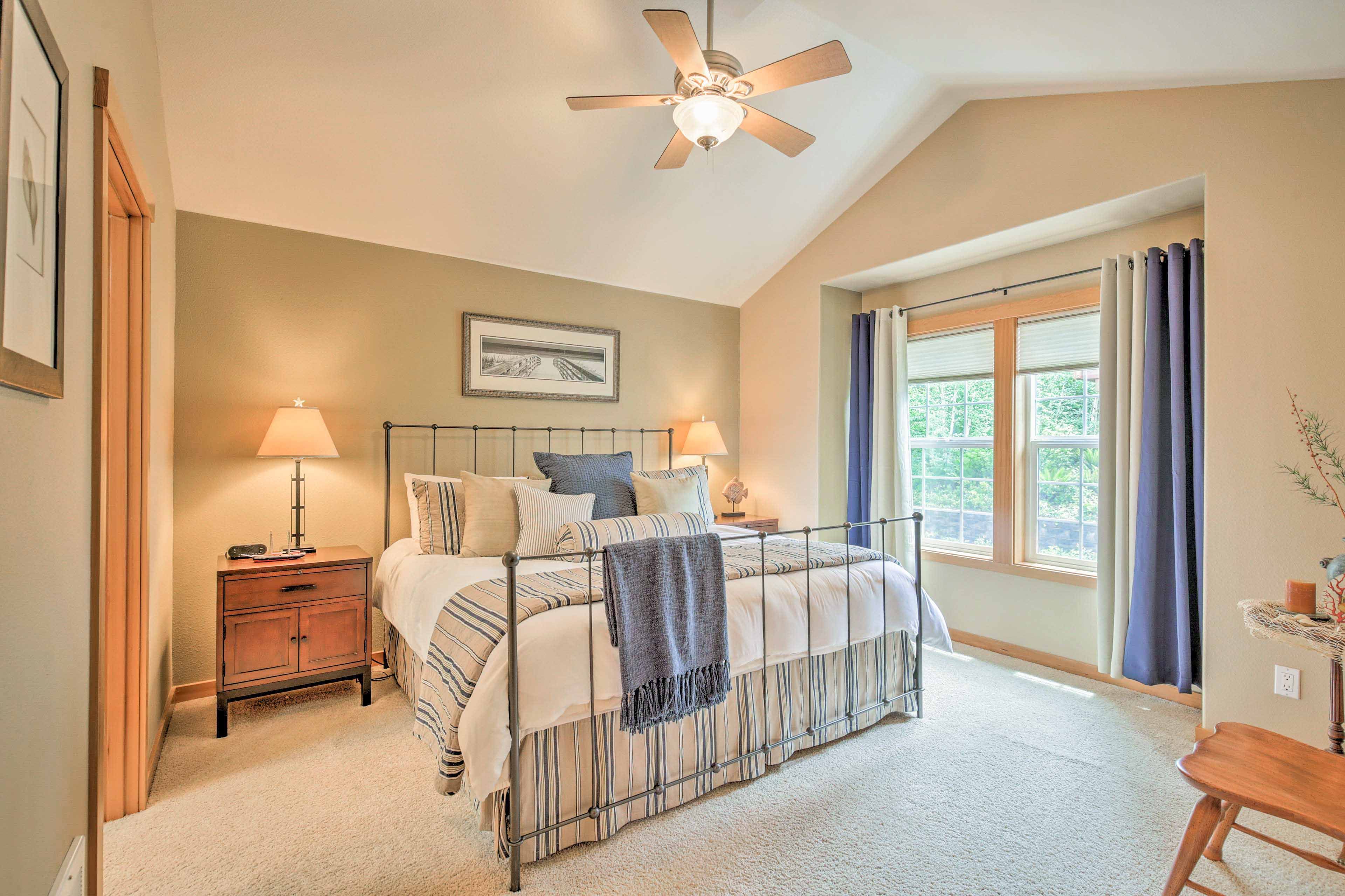 Bedroom 1 | King Bed | En-Suite Bathroom | 2nd Floor