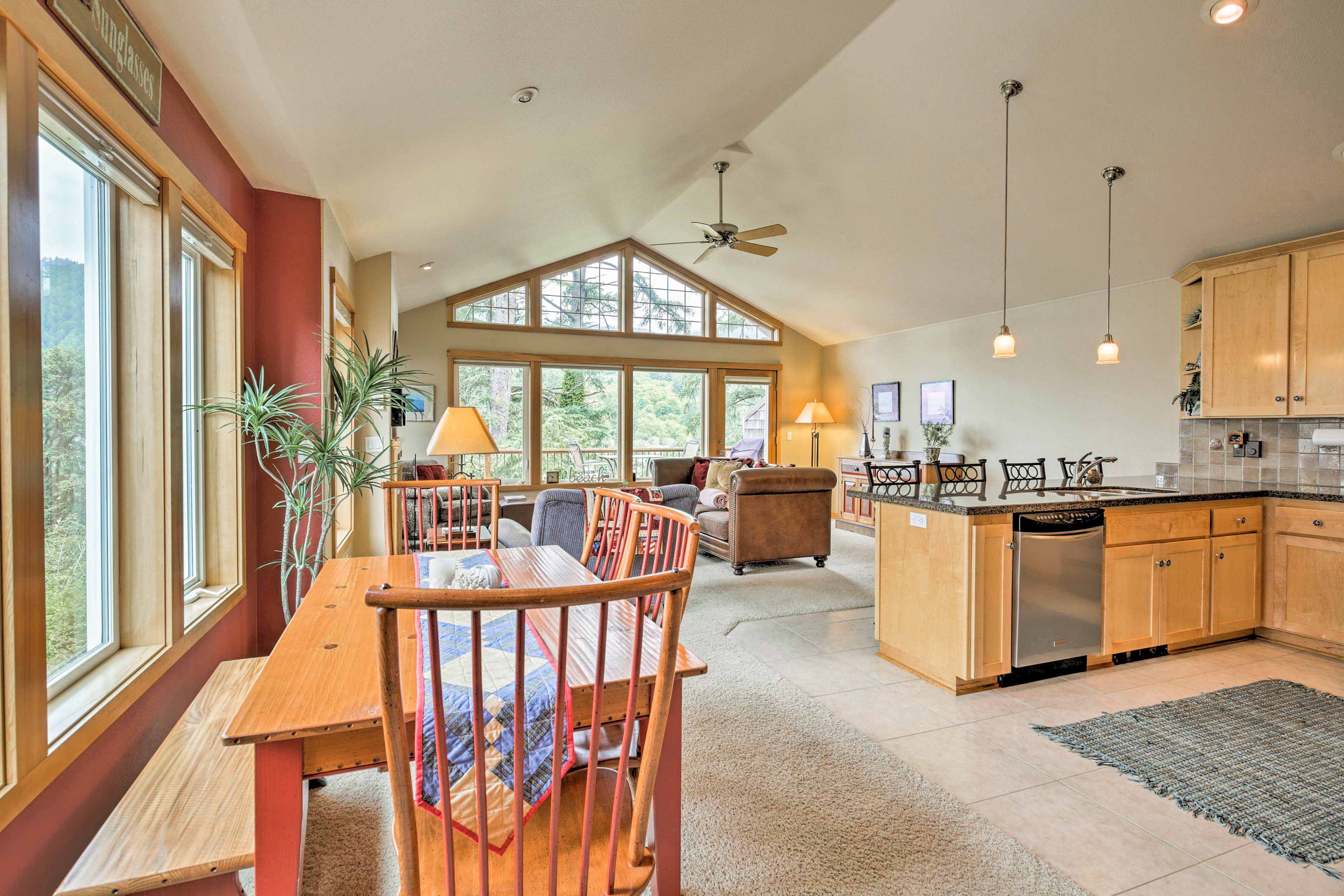 Dining Area | Dishware & Flatware Provided