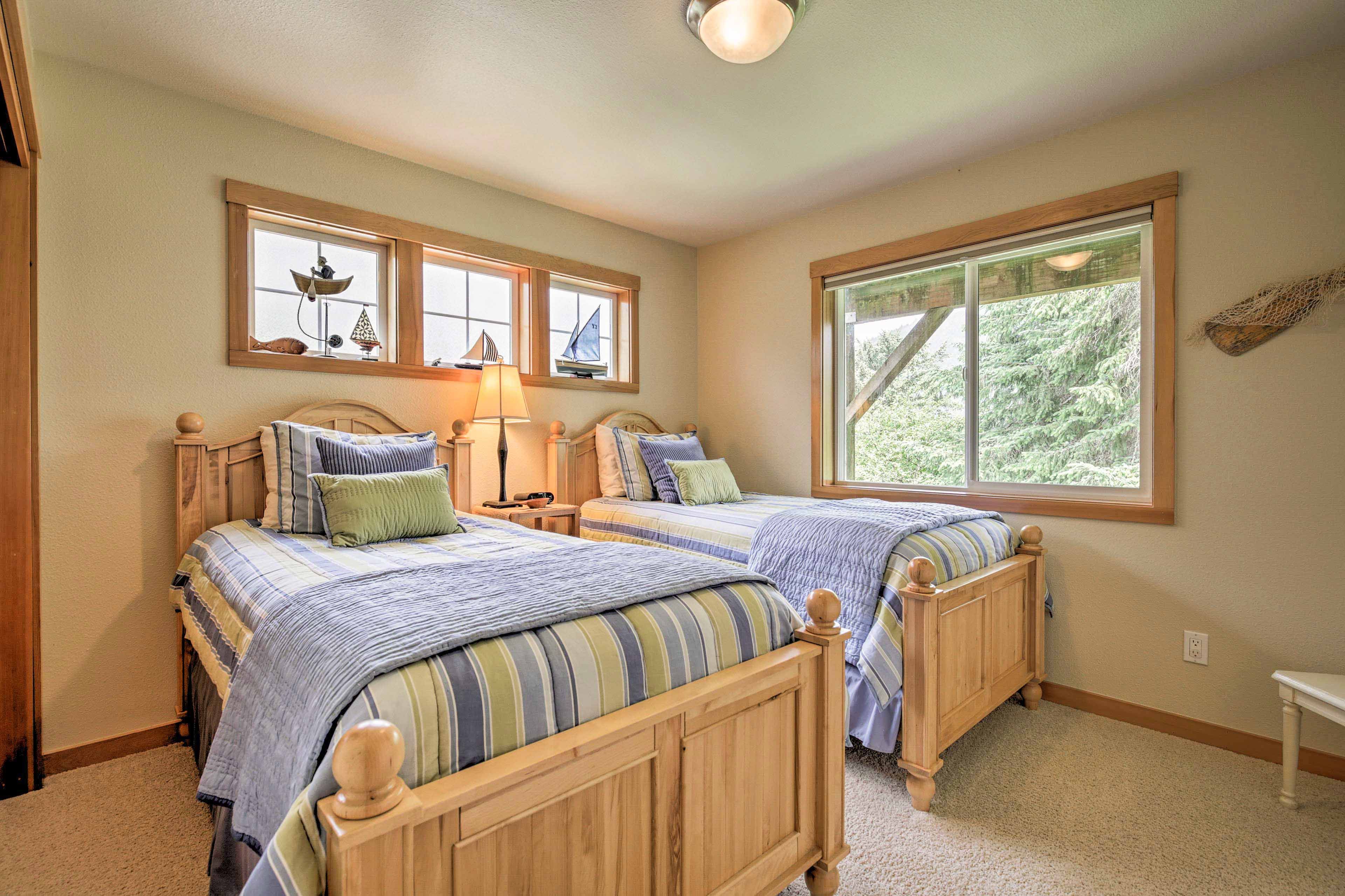 Bedroom 3 | 2 Twin Beds | 1st Floor