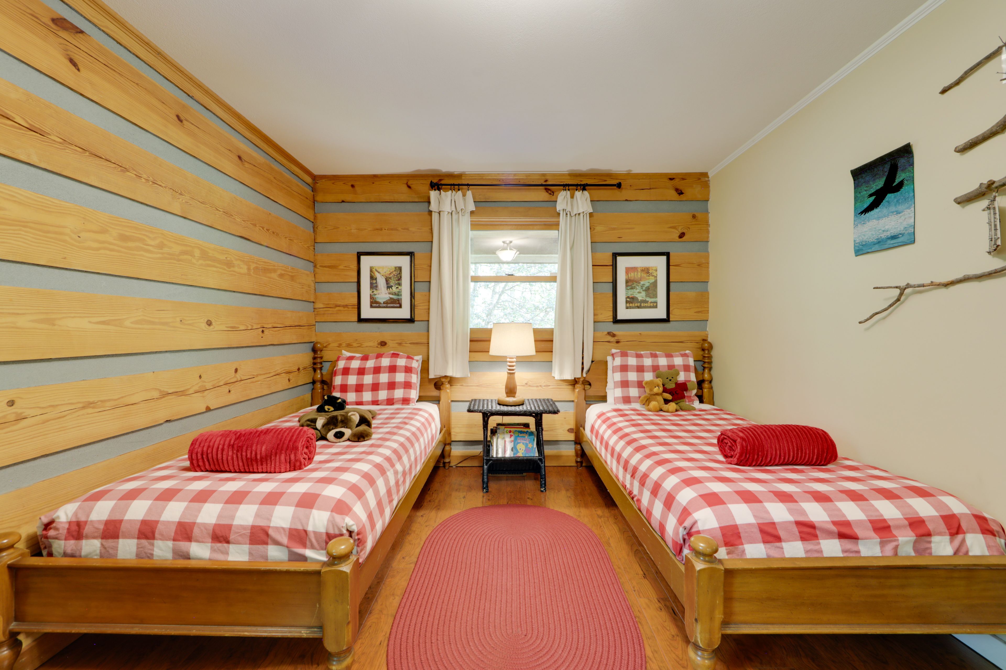 Bedroom 2 | 2 Twin Beds