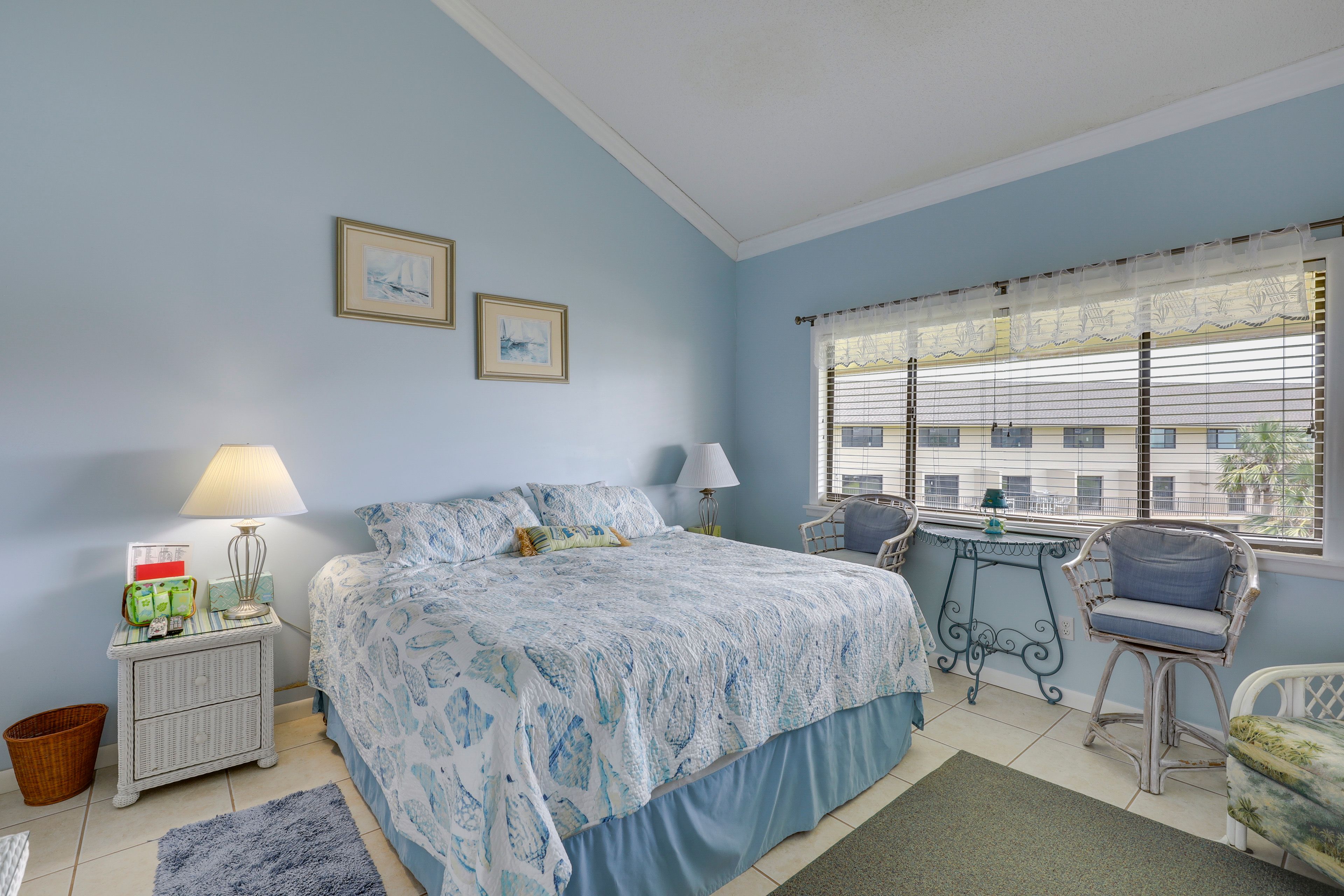 Bedroom 1 | King Bed