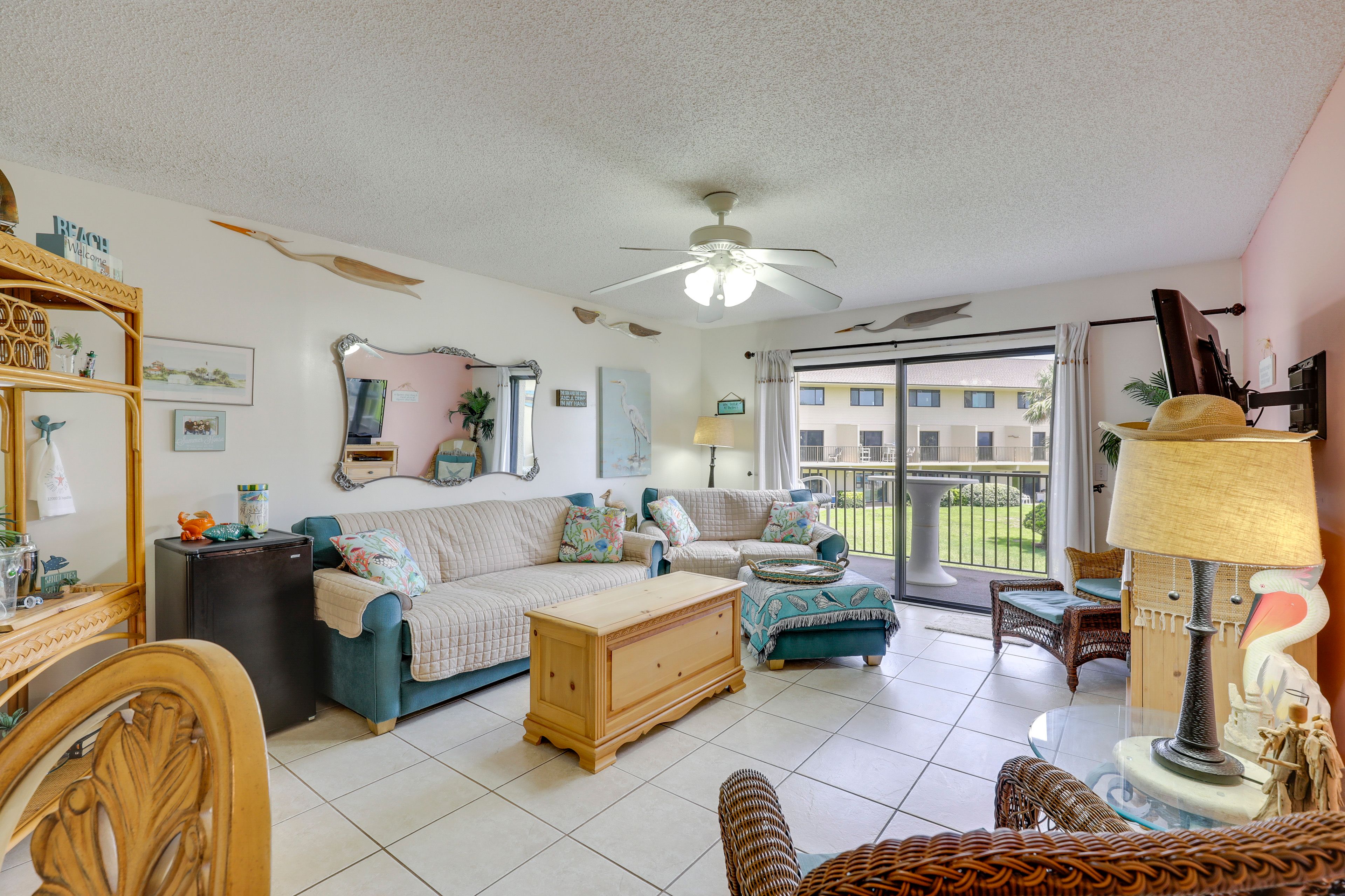 Living Room | Free WiFi | Flat-Screen TV w/ Cable | Sleeper Sofa