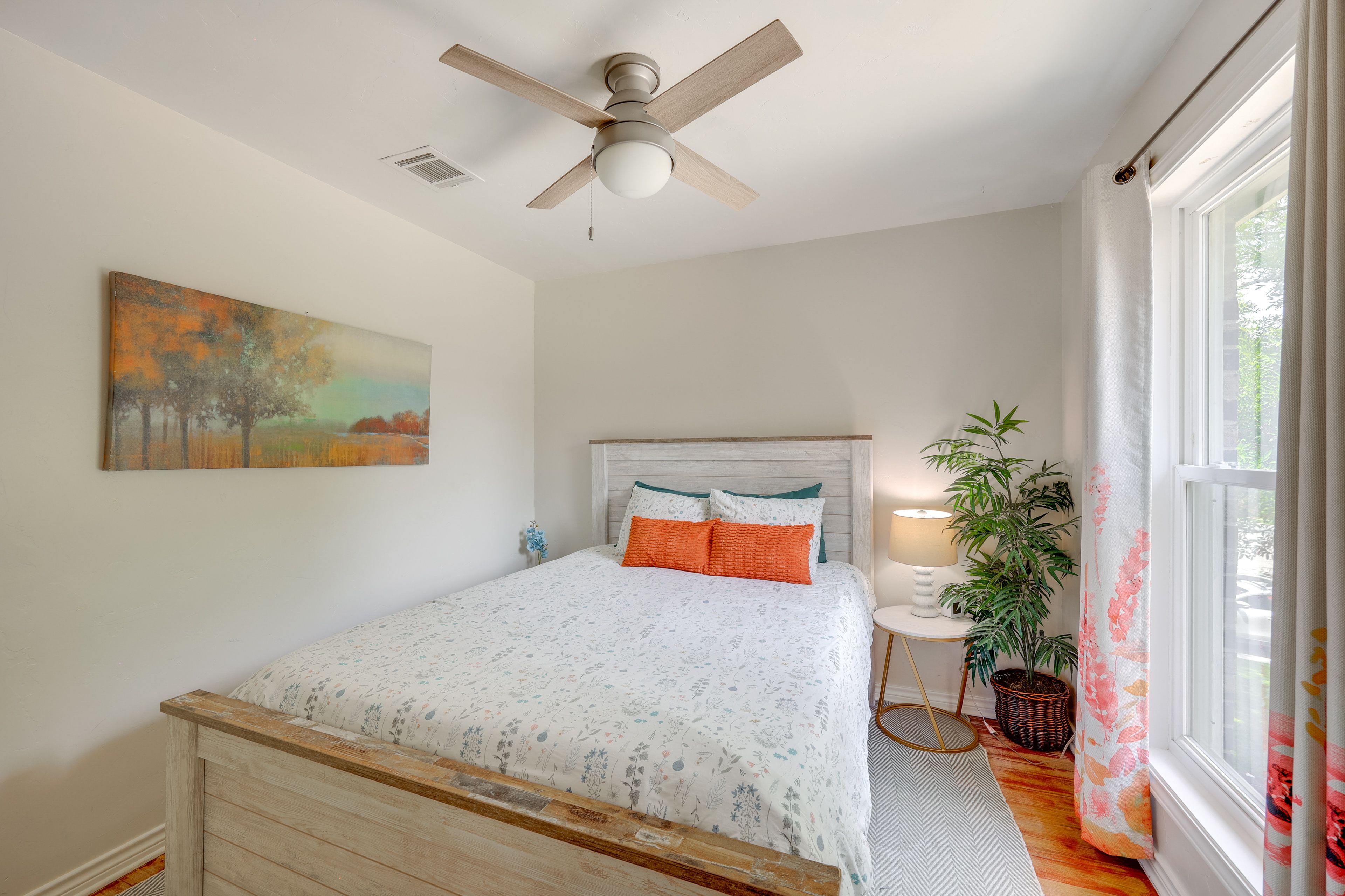 Bedroom 2 | Queen Bed