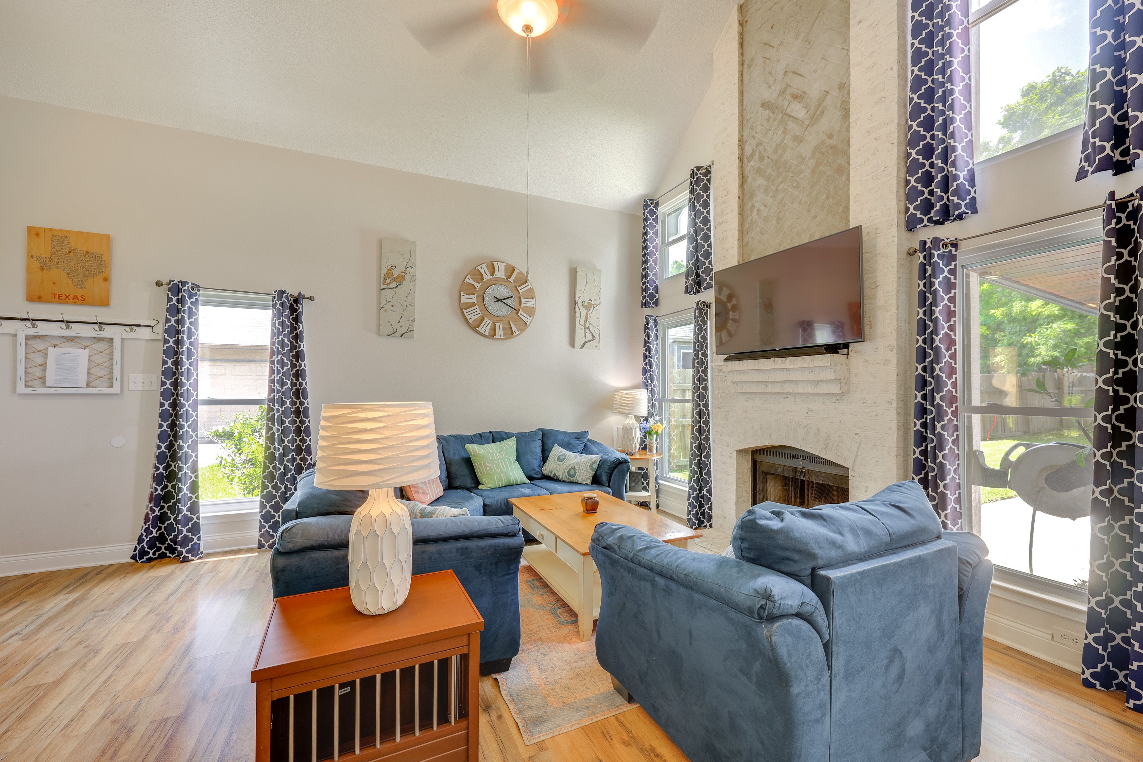 Living Room | Free WiFi