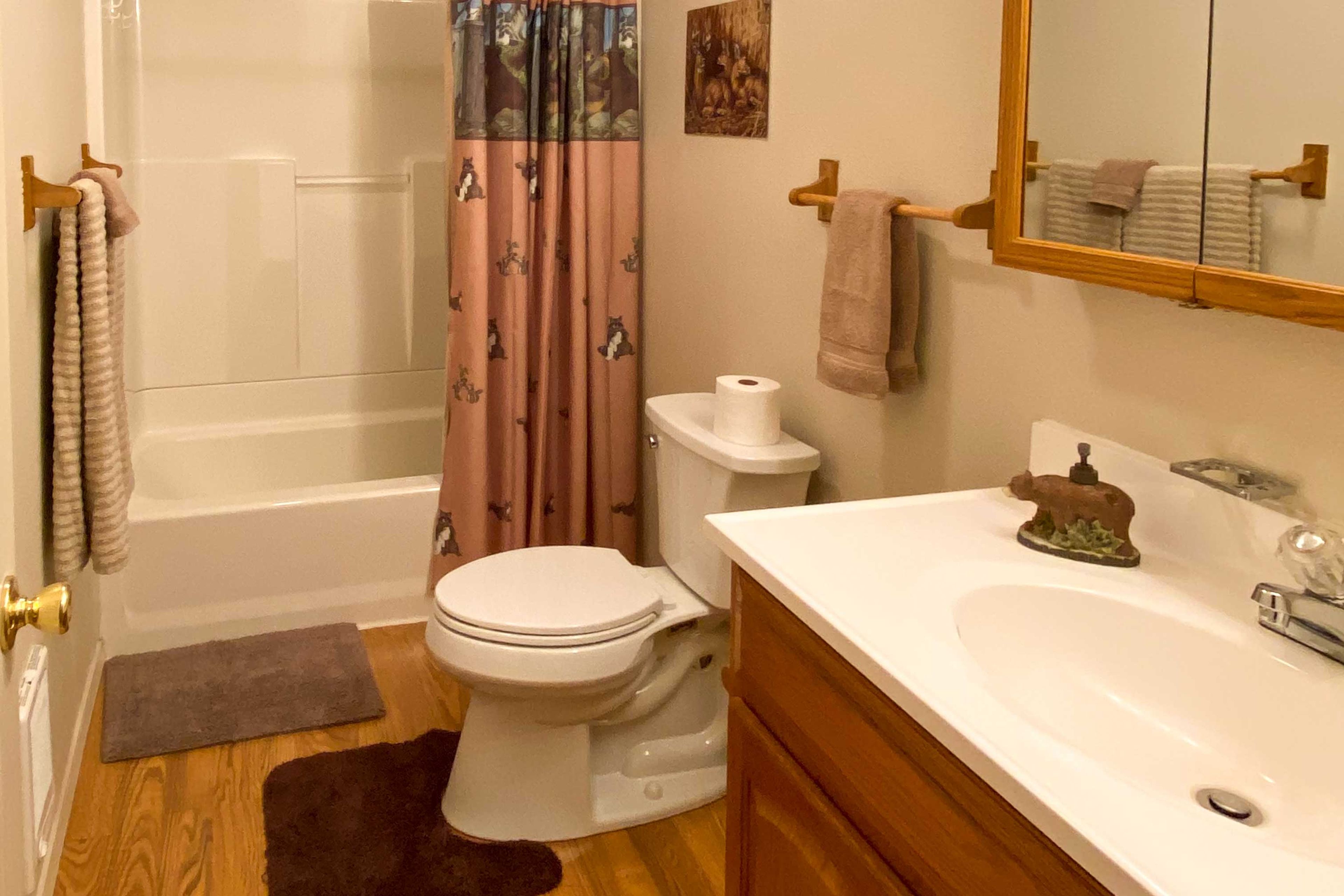 Shared Full Bathroom