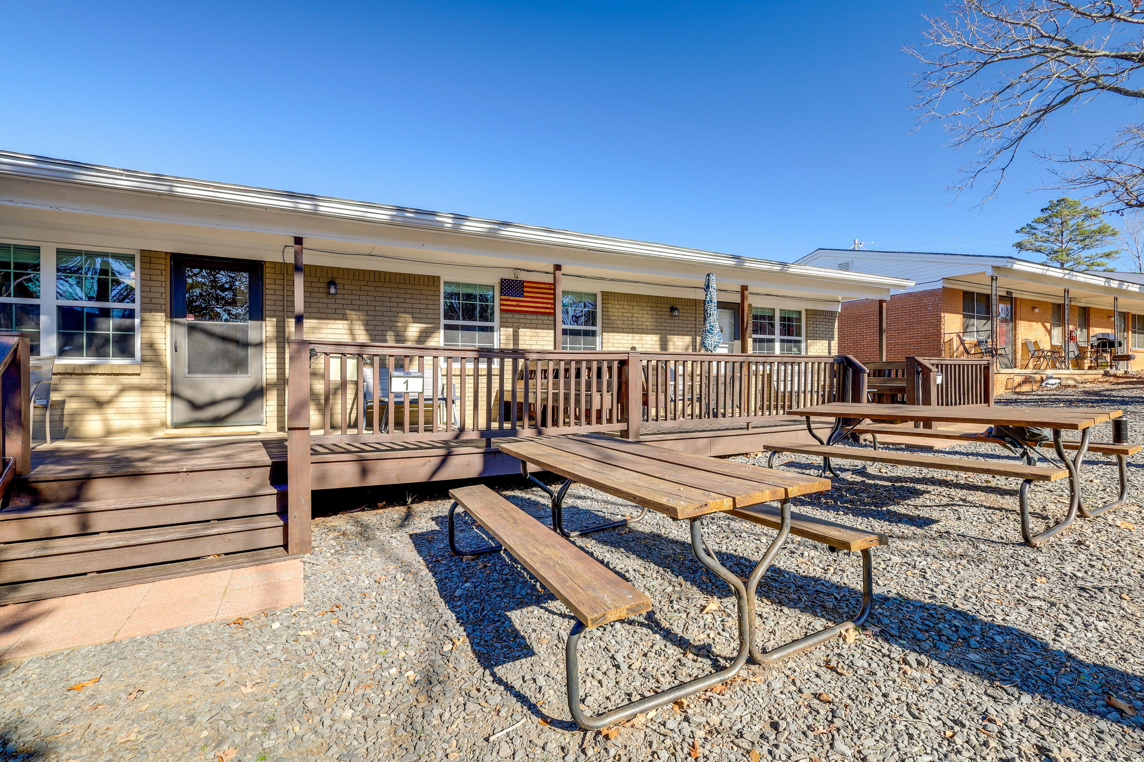Shared Outdoor Space | Driveway Parking (2 Vehicles)