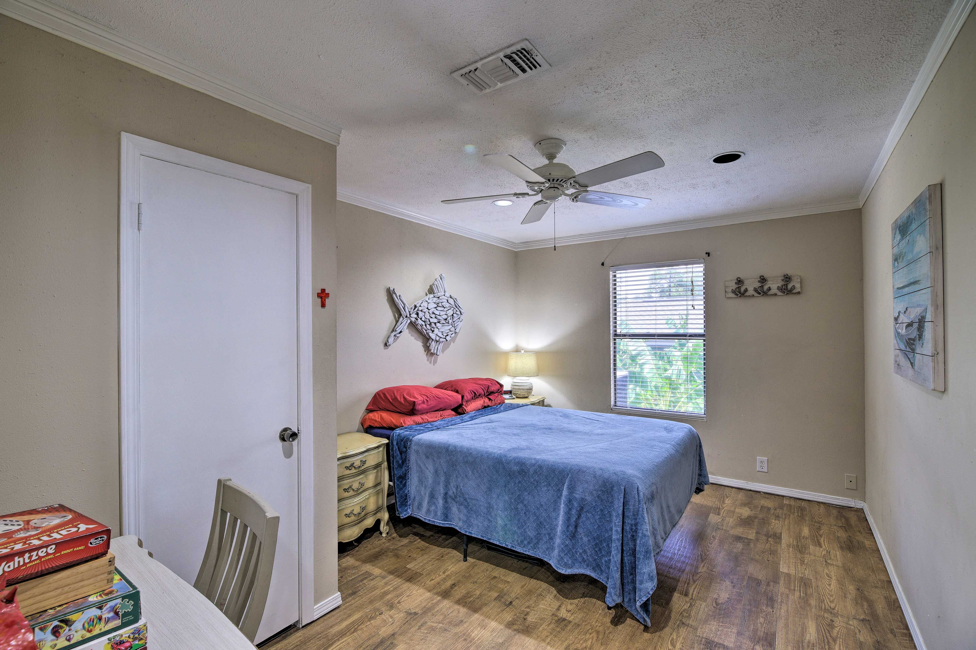 Bedroom 3 | Queen Bed