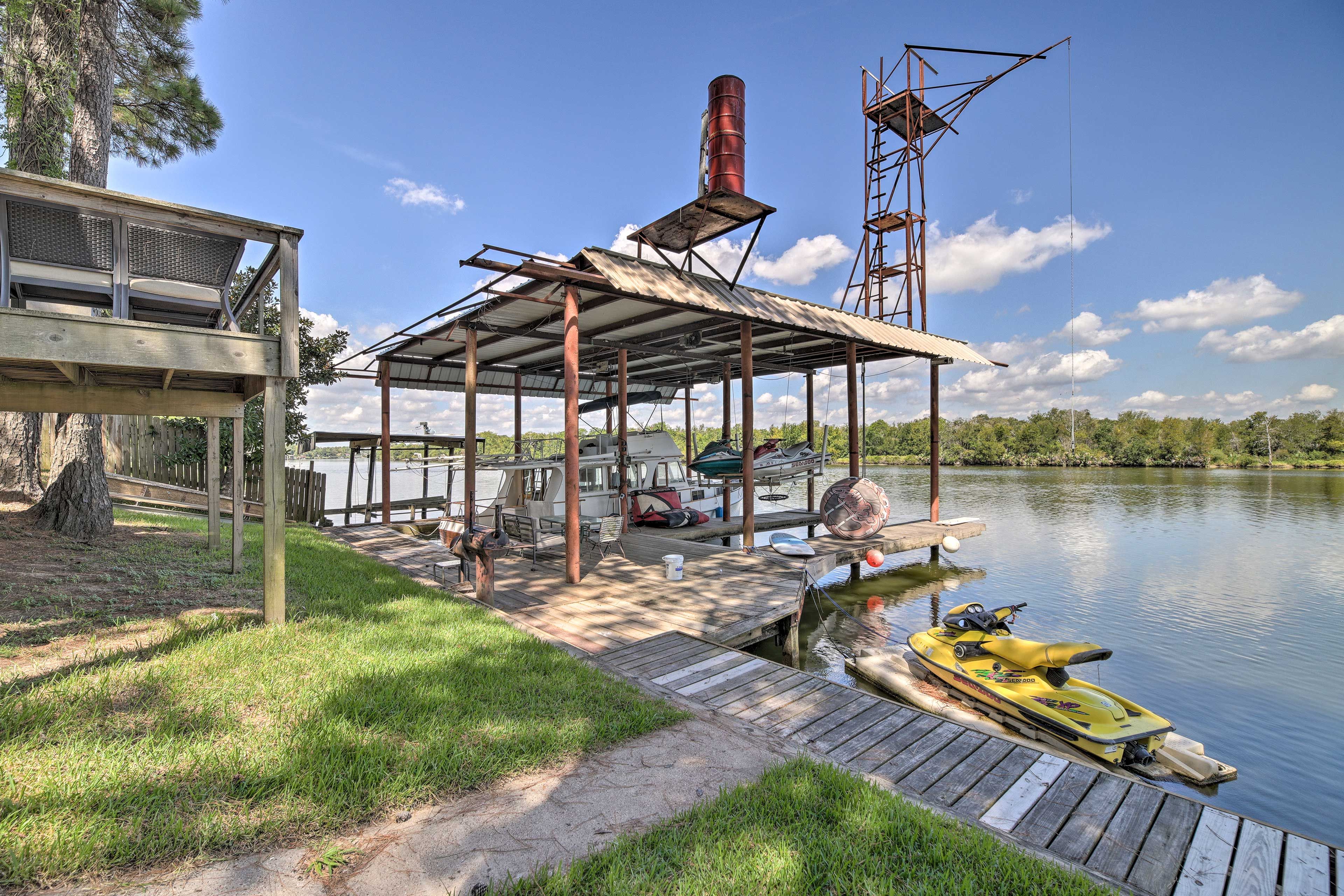 Outdoor Space | Private Boathouse | Jet Ski Docks | River Access