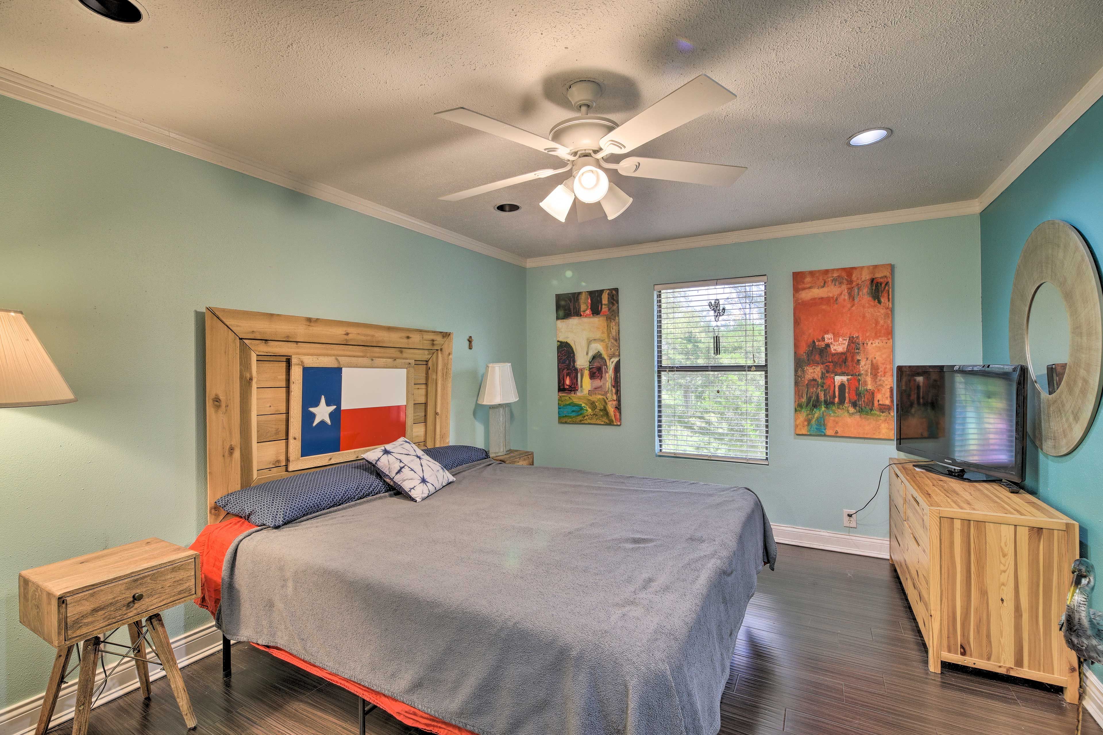 Bedroom 1 | King Bed | Linens Provided