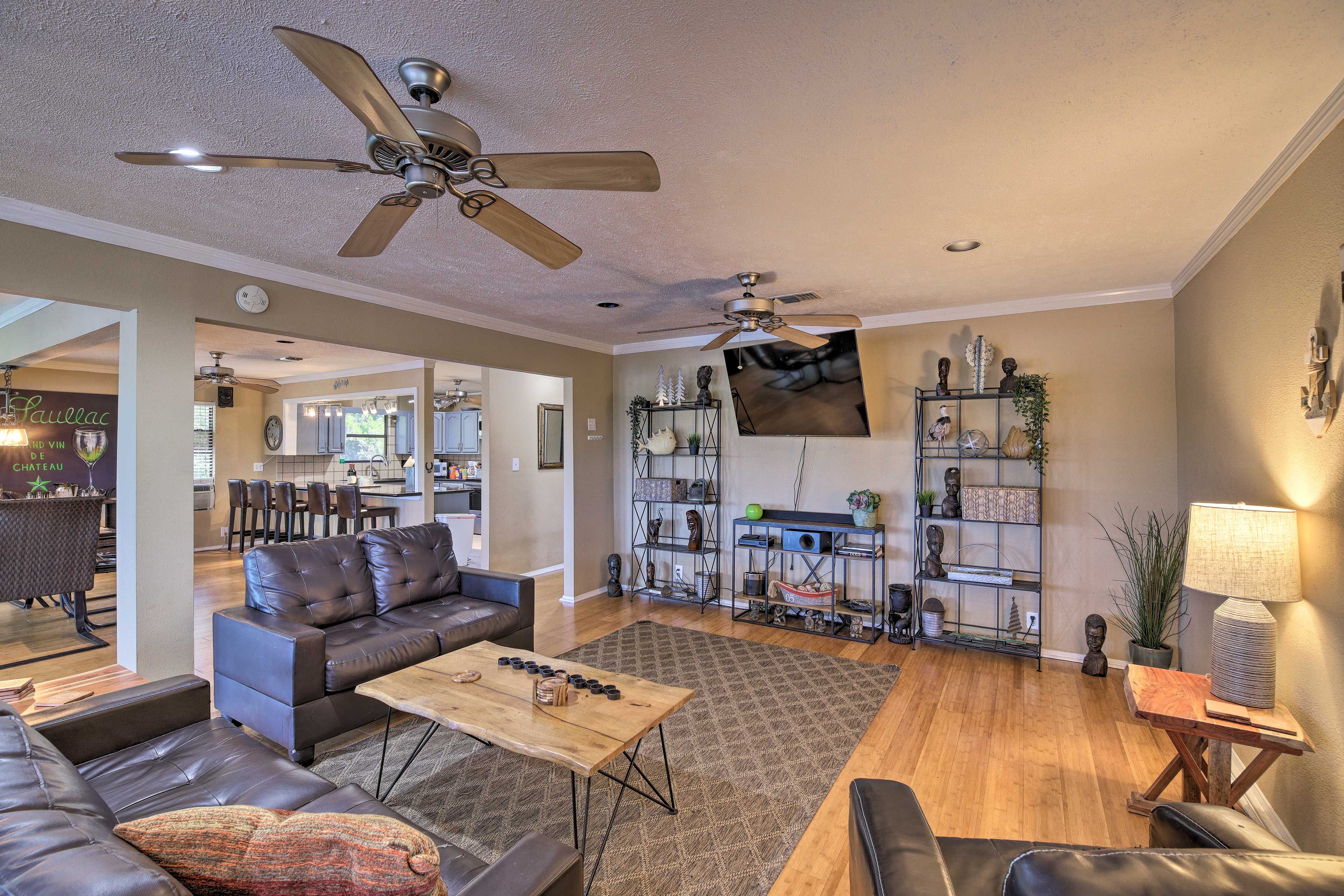 Living Room | Breakfast Bar | Central Air Conditioning & Heating