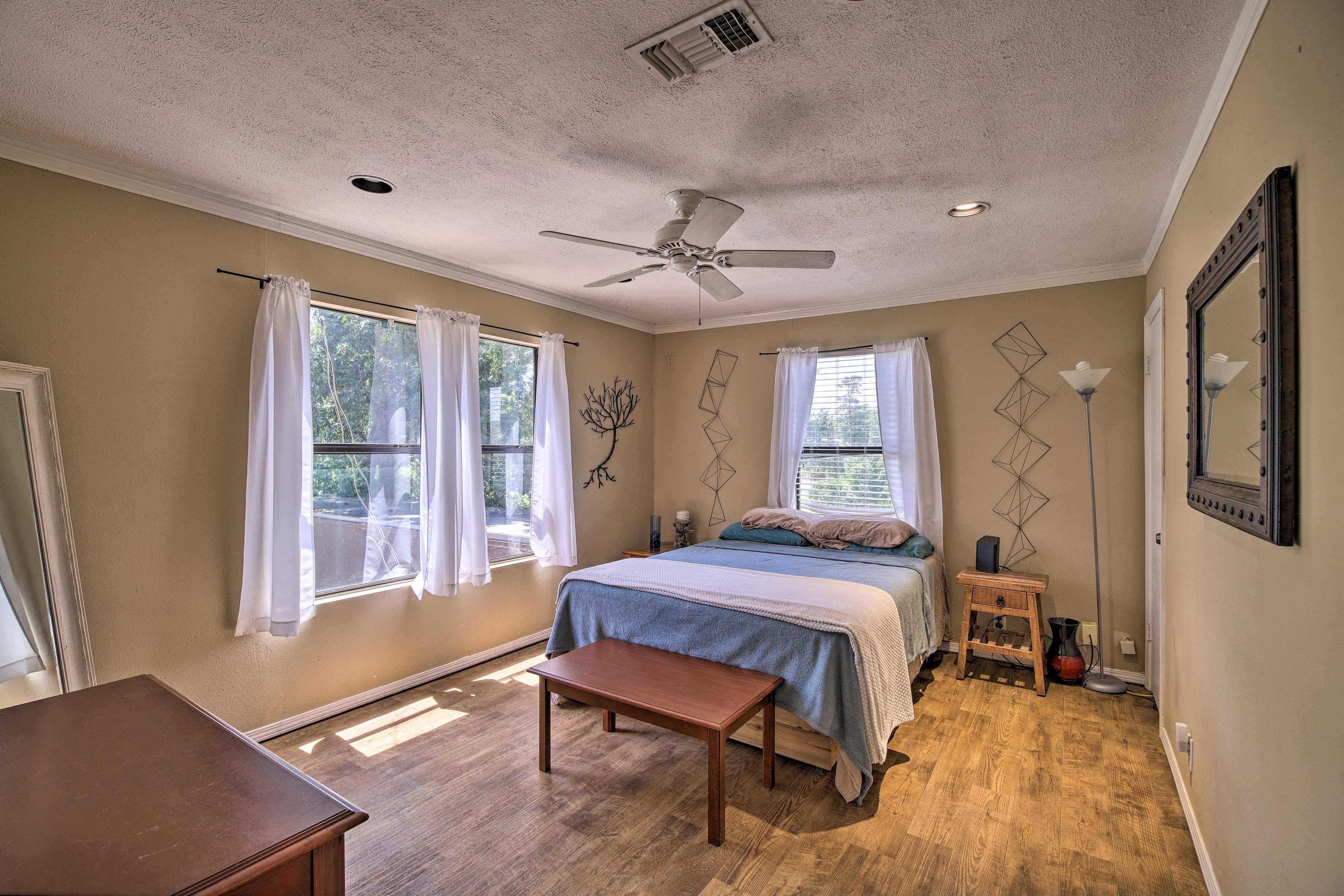 Bedroom 2 | Queen Bed