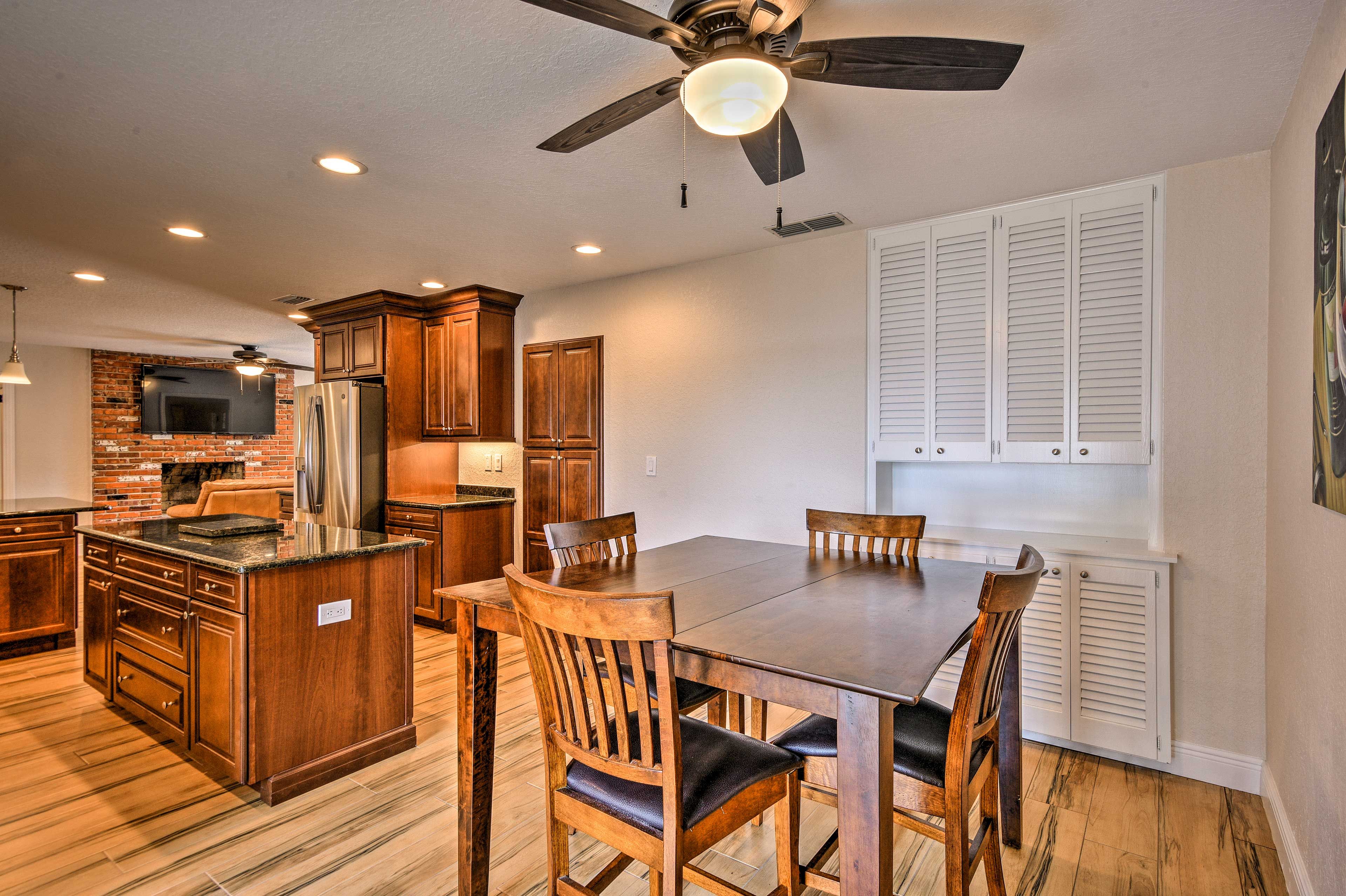 Kitchen Dining Area