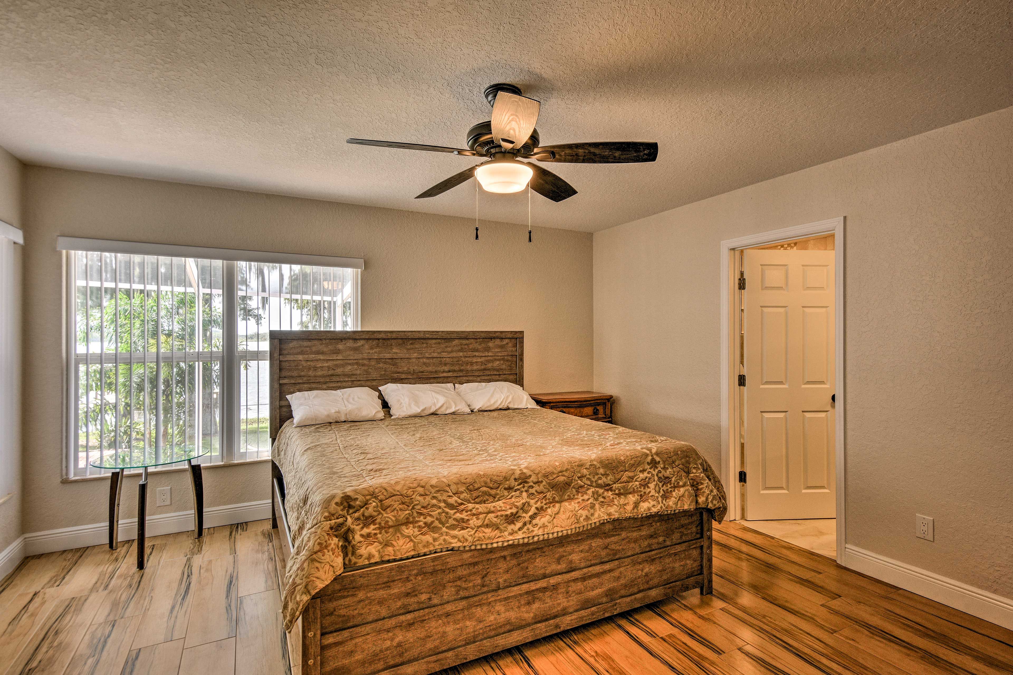 Bedroom 1 | King Bed