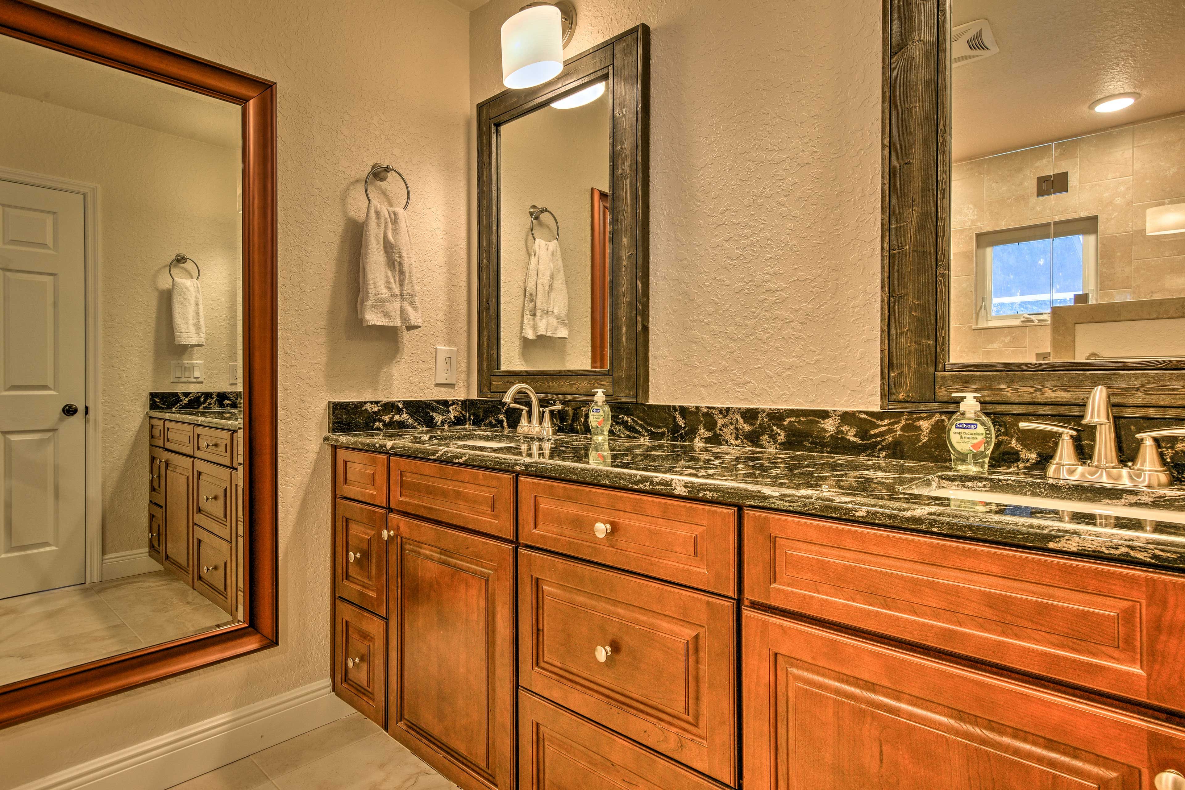 En-Suite Bathroom | Linens/Towels