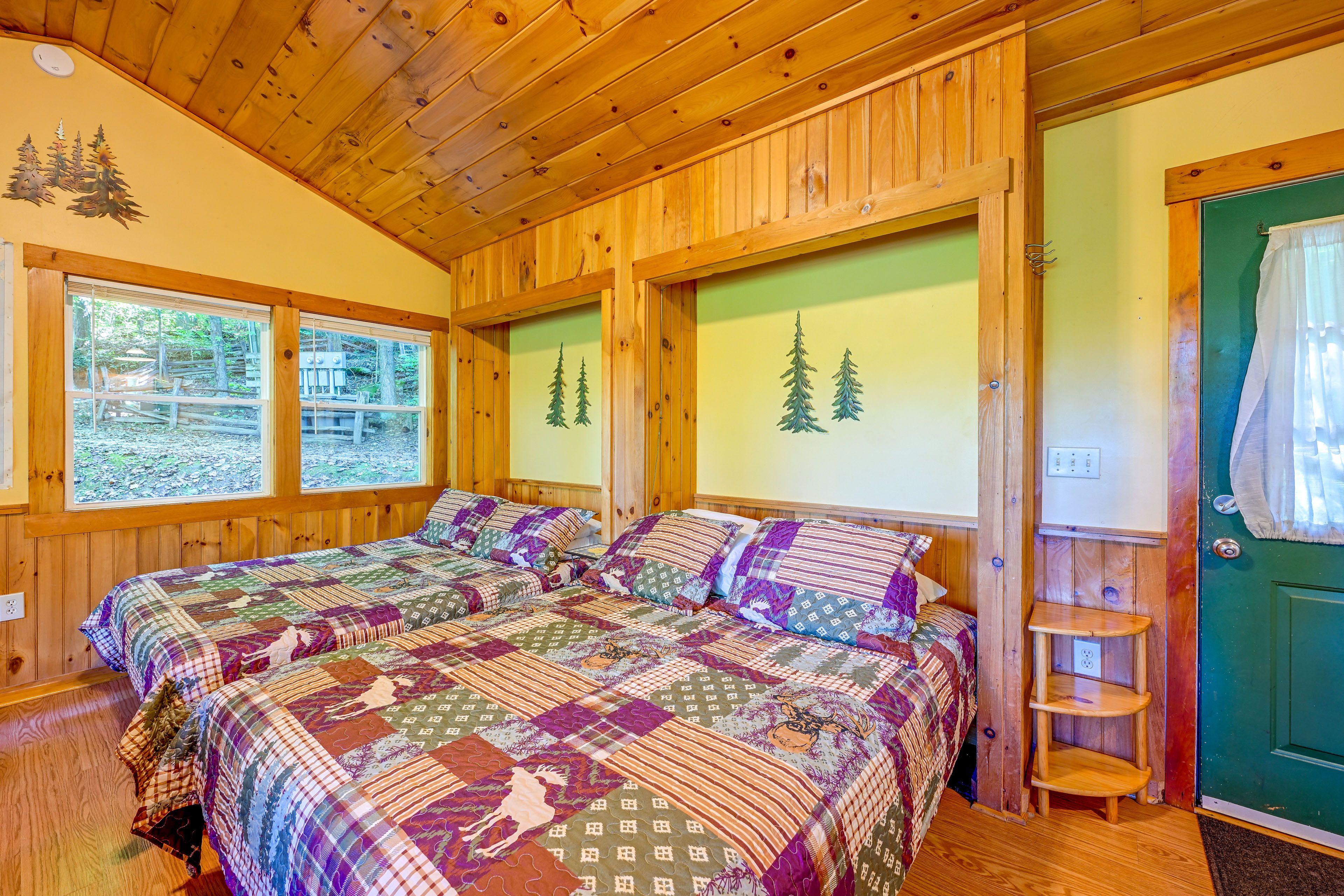 Sleeping Area | 2 Queen Beds