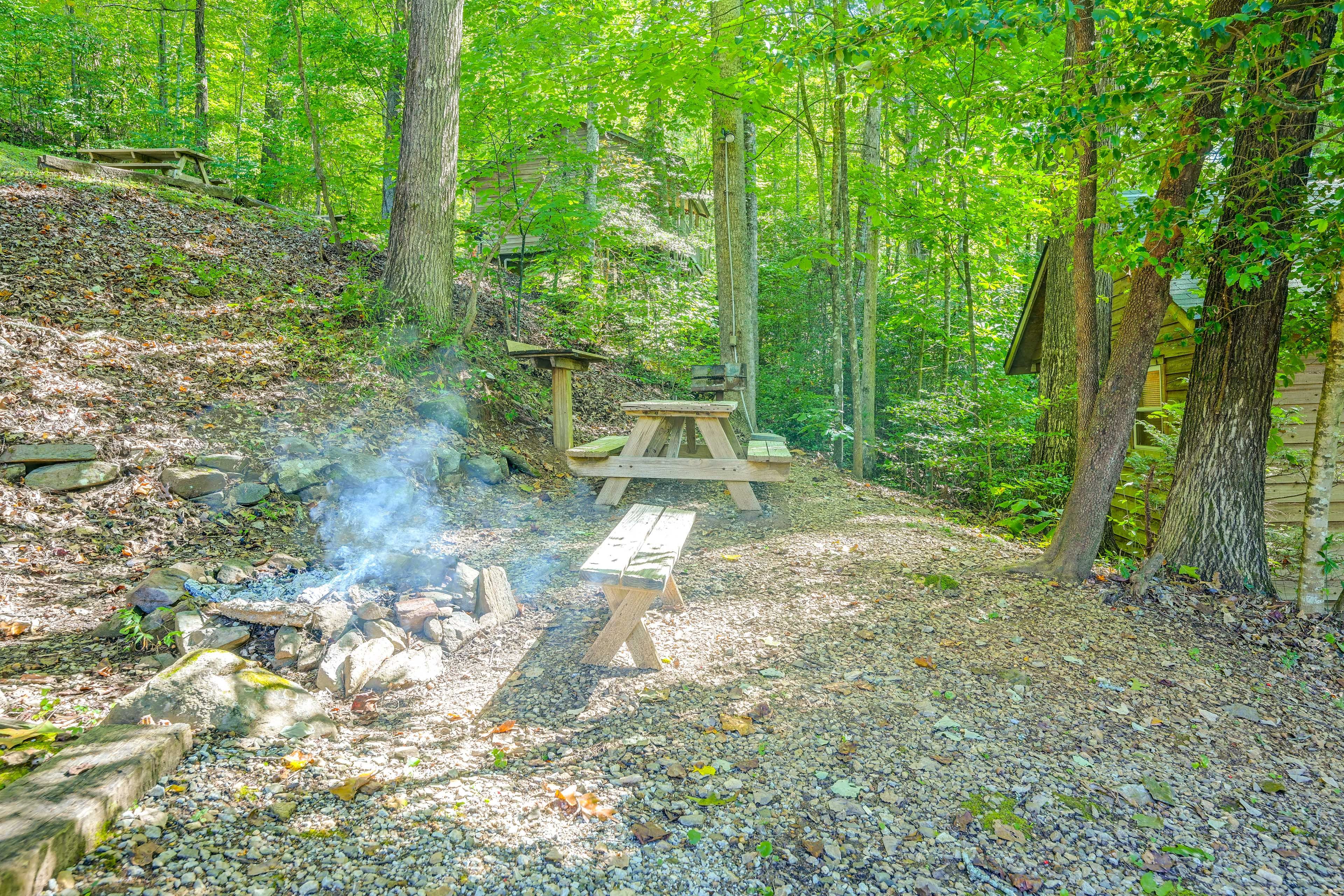 Outdoor Dining | Charcoal Grill | Fire Pit