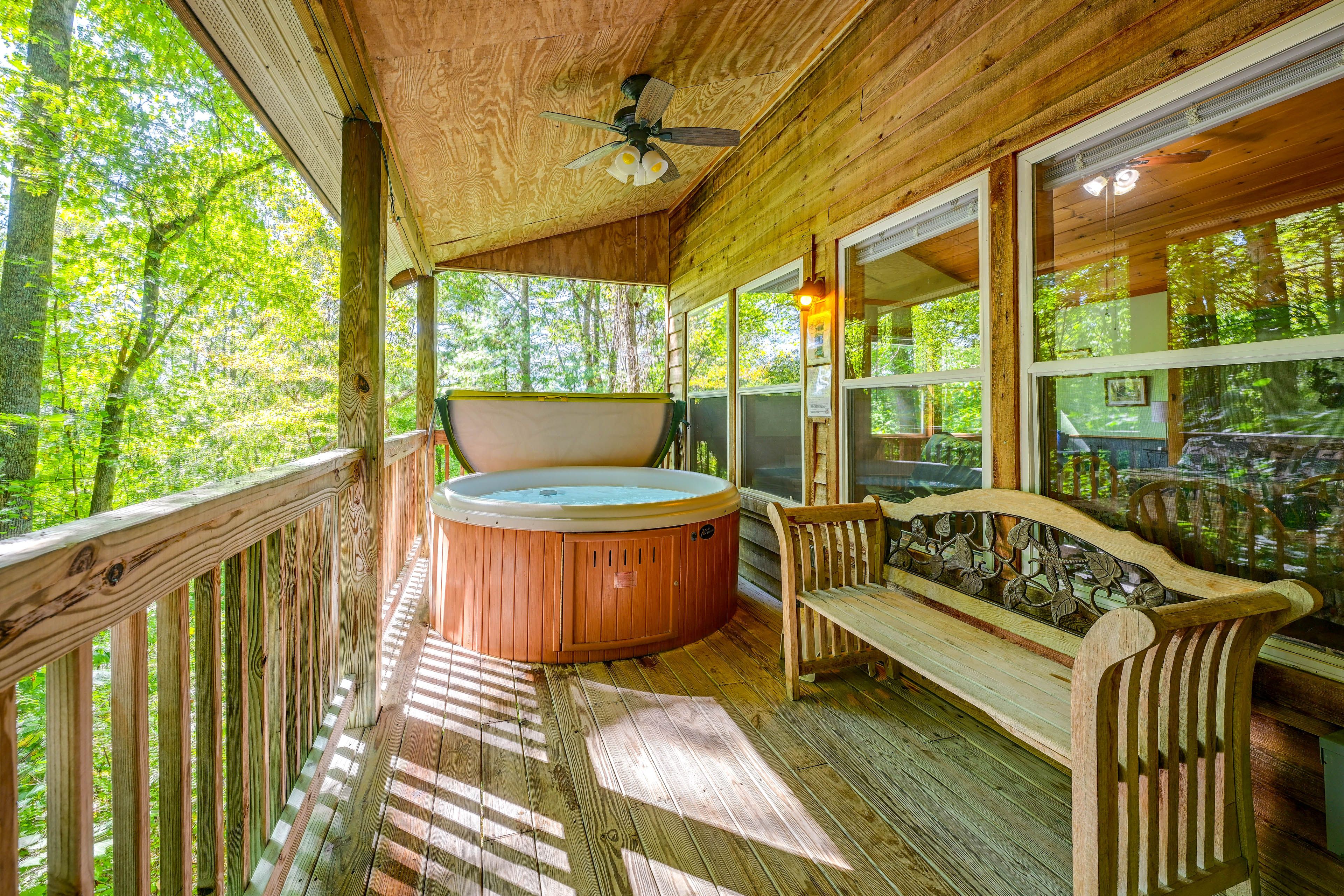 Bryson City Vacation Rental | Studio | 1BA | 416 Sq Ft | Step-Free Access