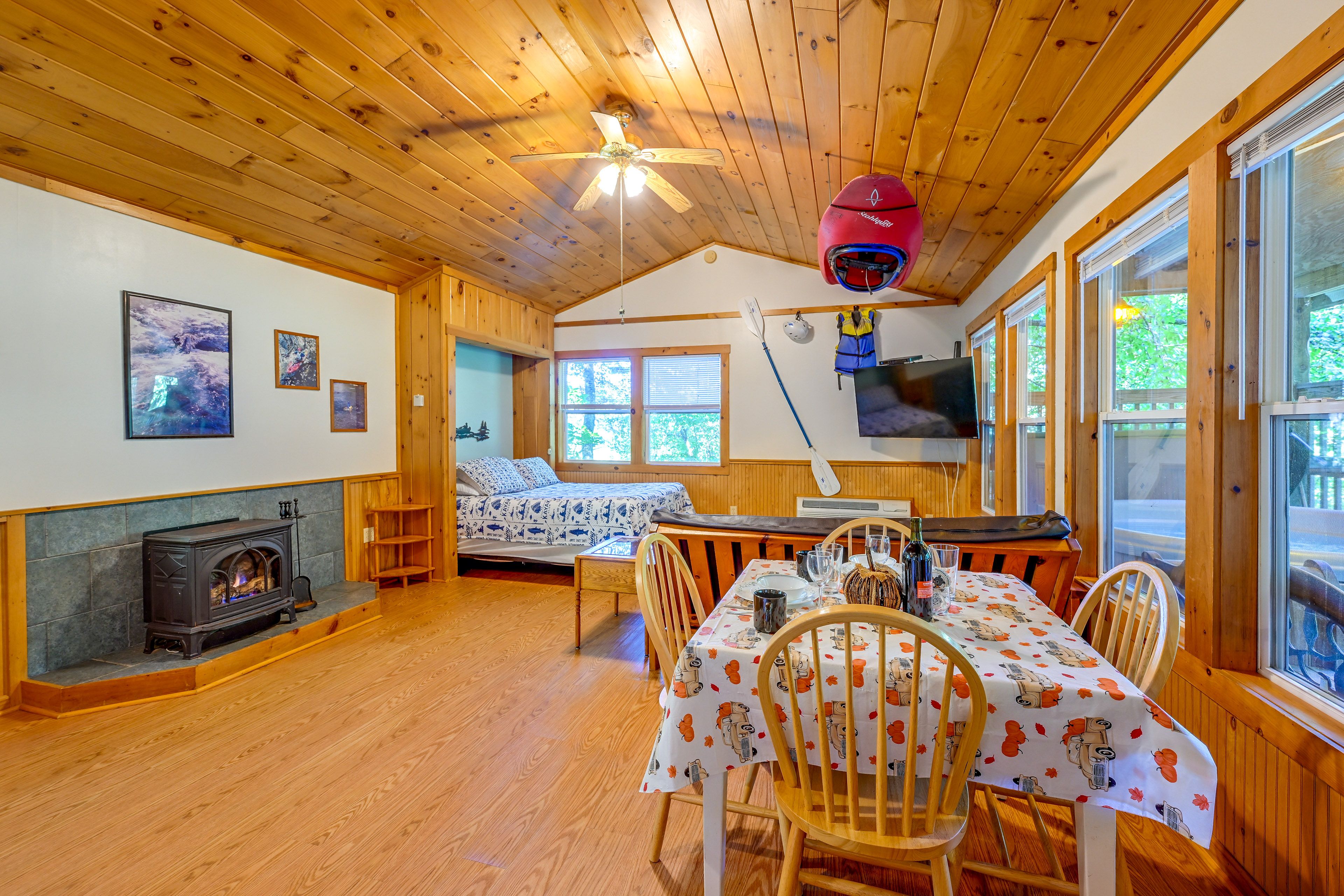 Studio Interior | Cable TV | Free WiFi