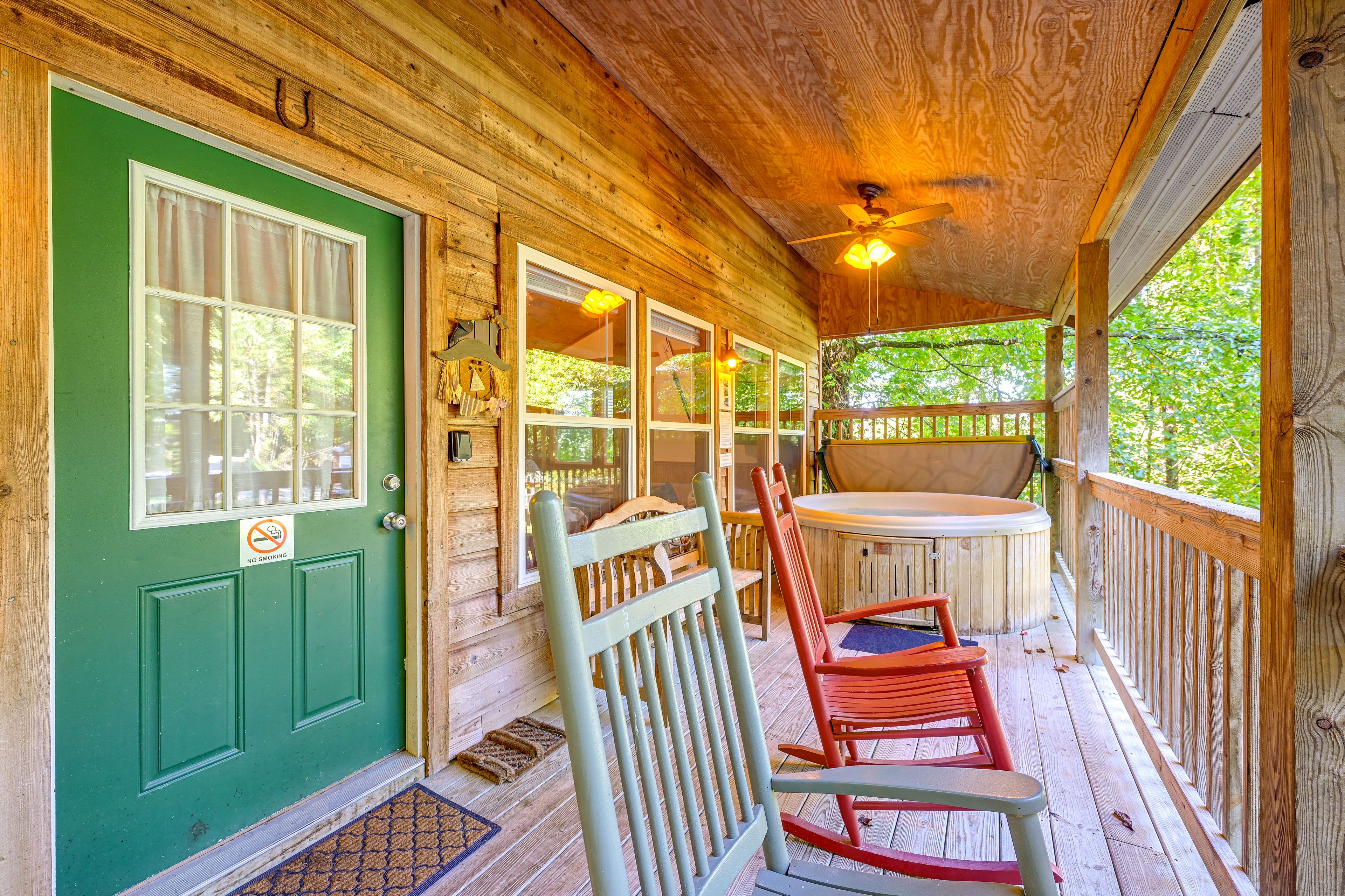 Bryson City Vacation Rental | Studio | 1BA | 416 Sq Ft | Stairs Required