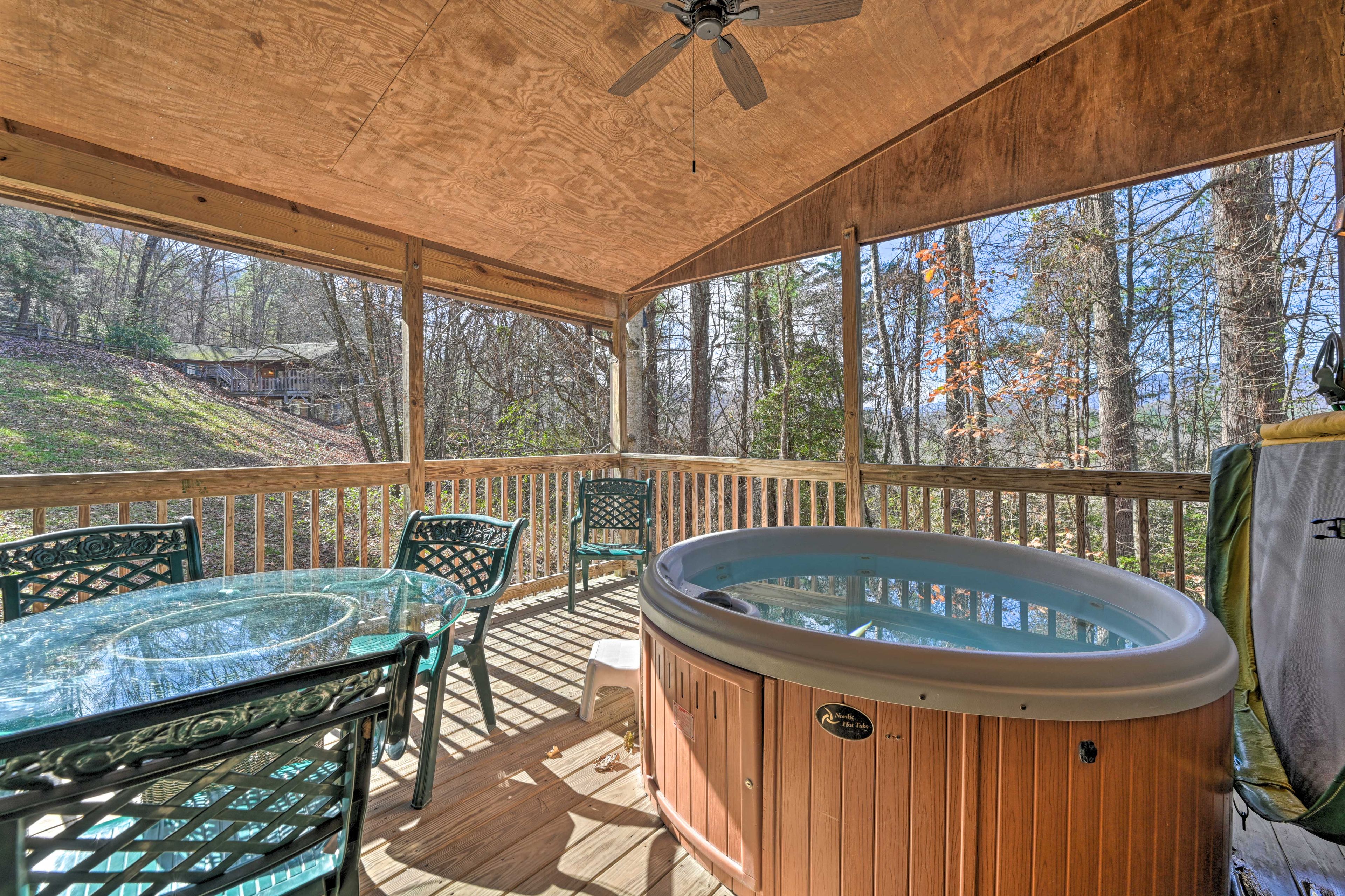 Deck w/ Hot Tub