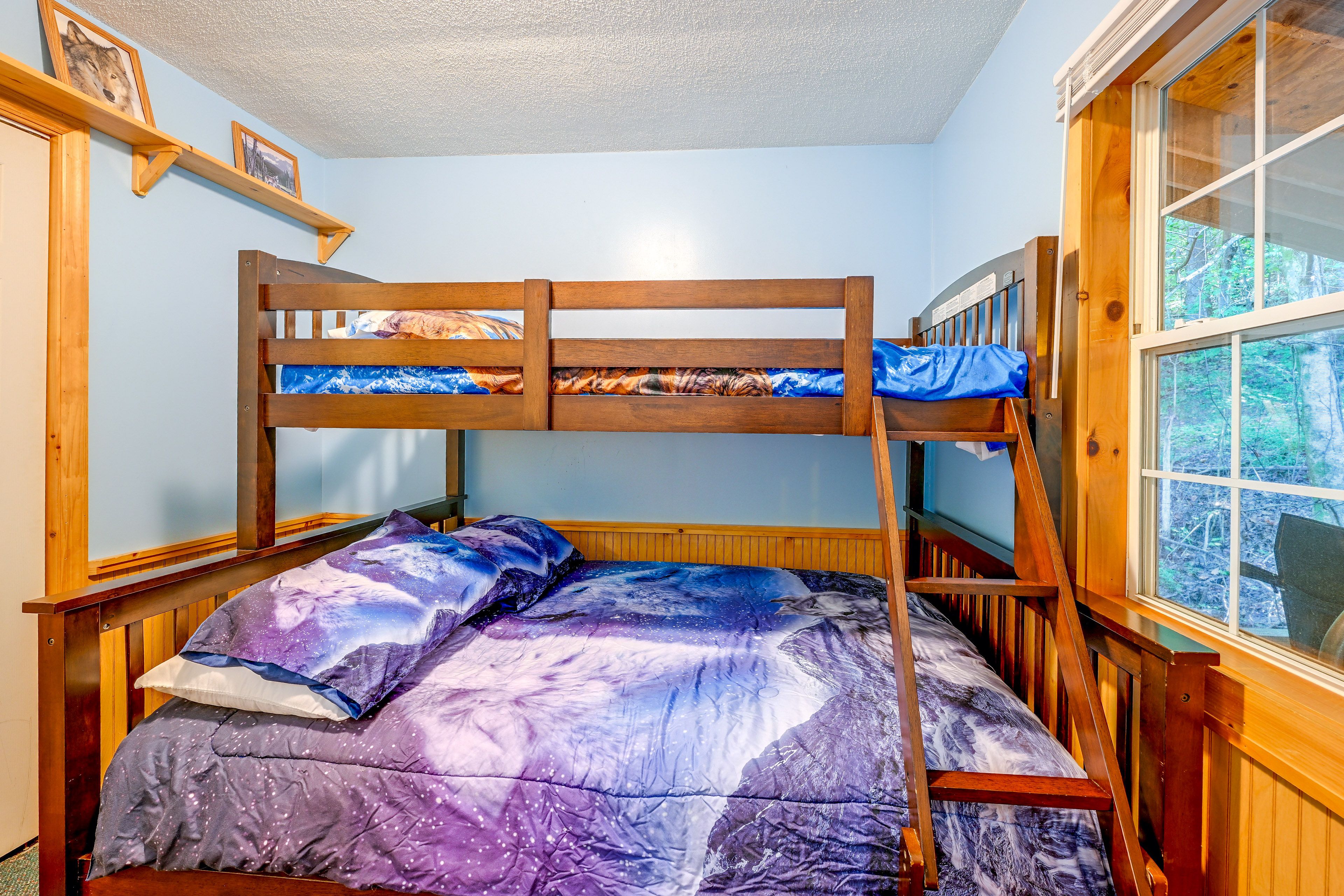Bedroom 2 | Twin/Full Bunk Bed