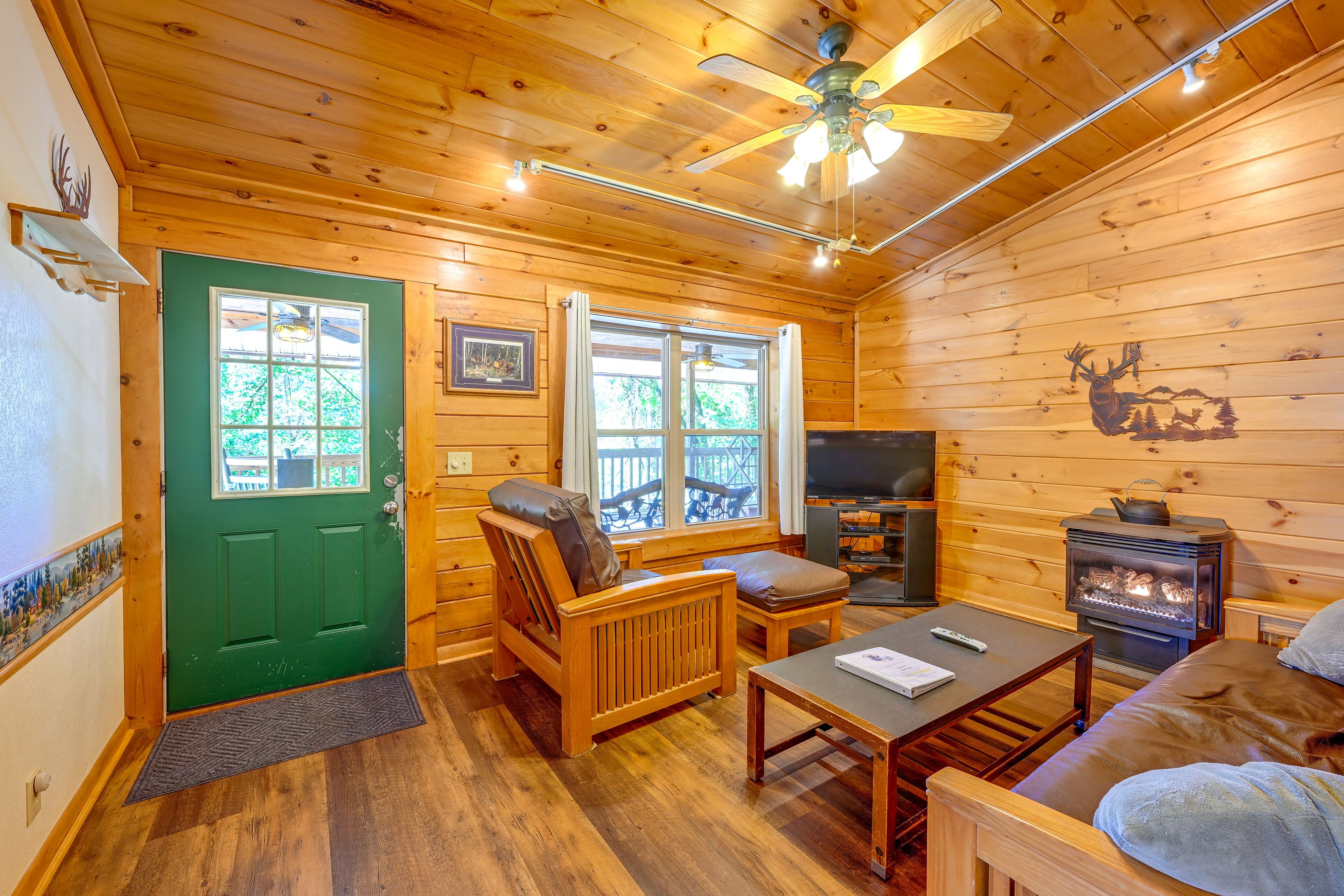 Bryson City Vacation Rental | 2BR | 2BA | 864 Sq Ft | Stairs Required