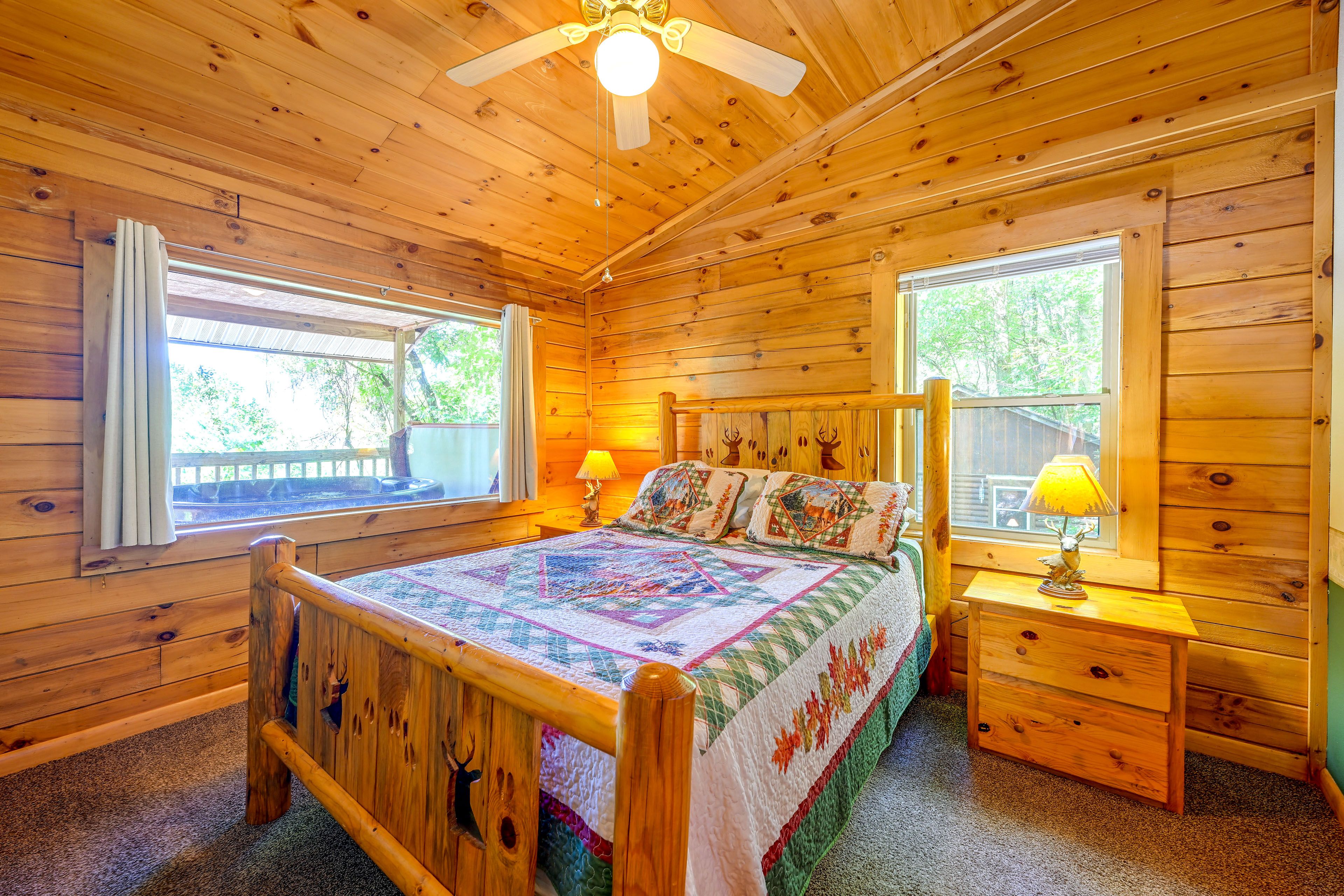 Bedroom 1 | Queen Bed