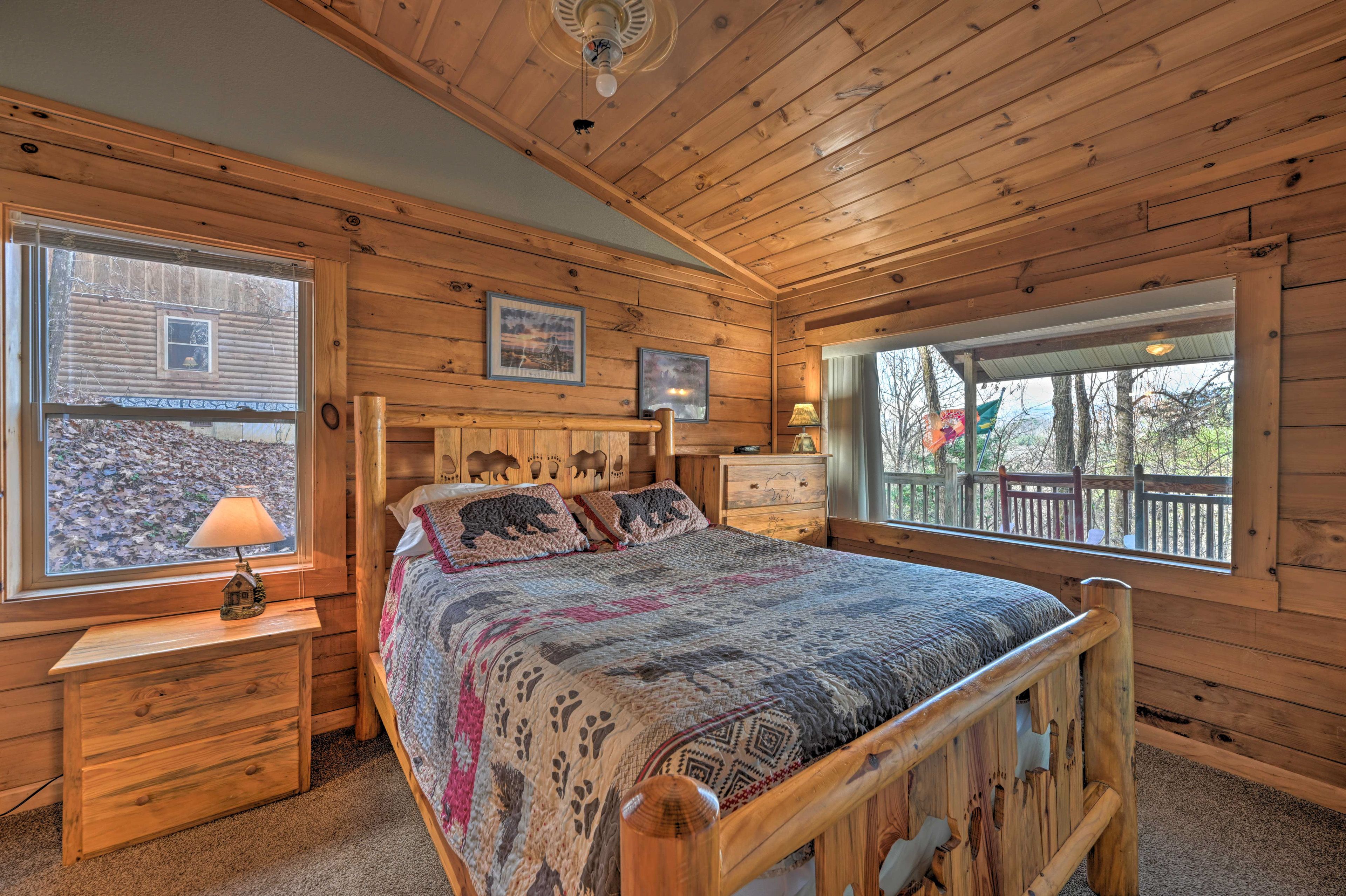 Bedroom 1 | Queen Bed | En-Suite Bathroom