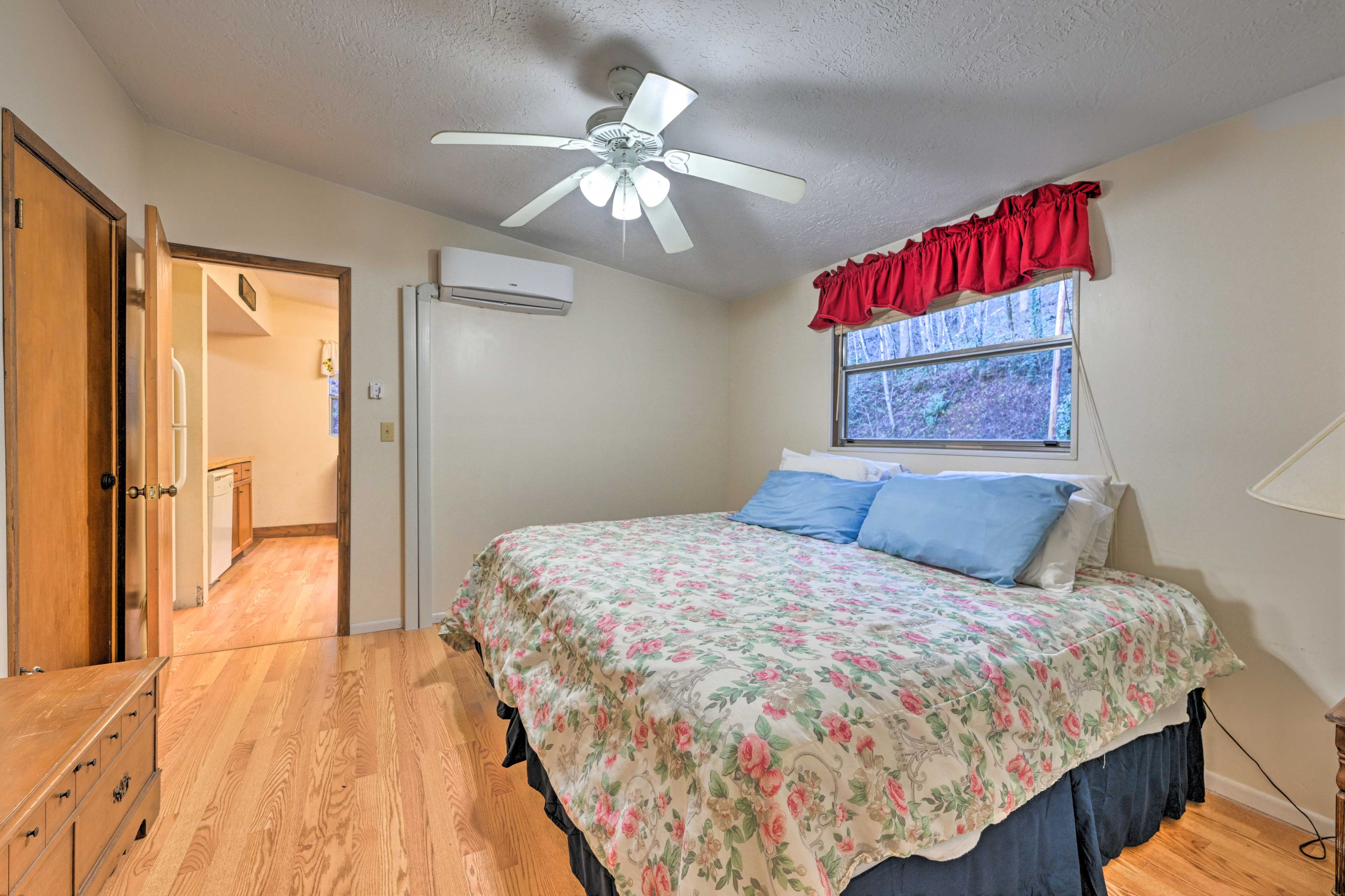 Bedroom 1 | King Bed | Linens Provided