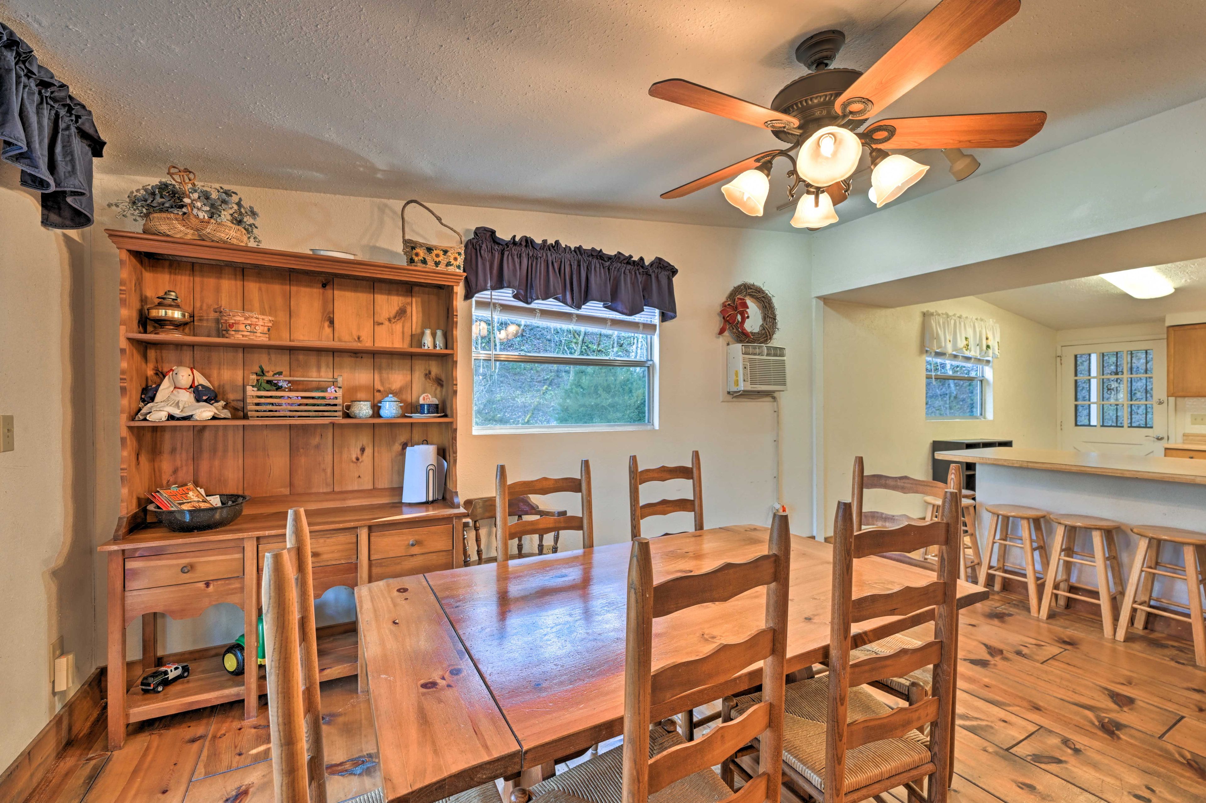 Dining Area | Dishware Provided