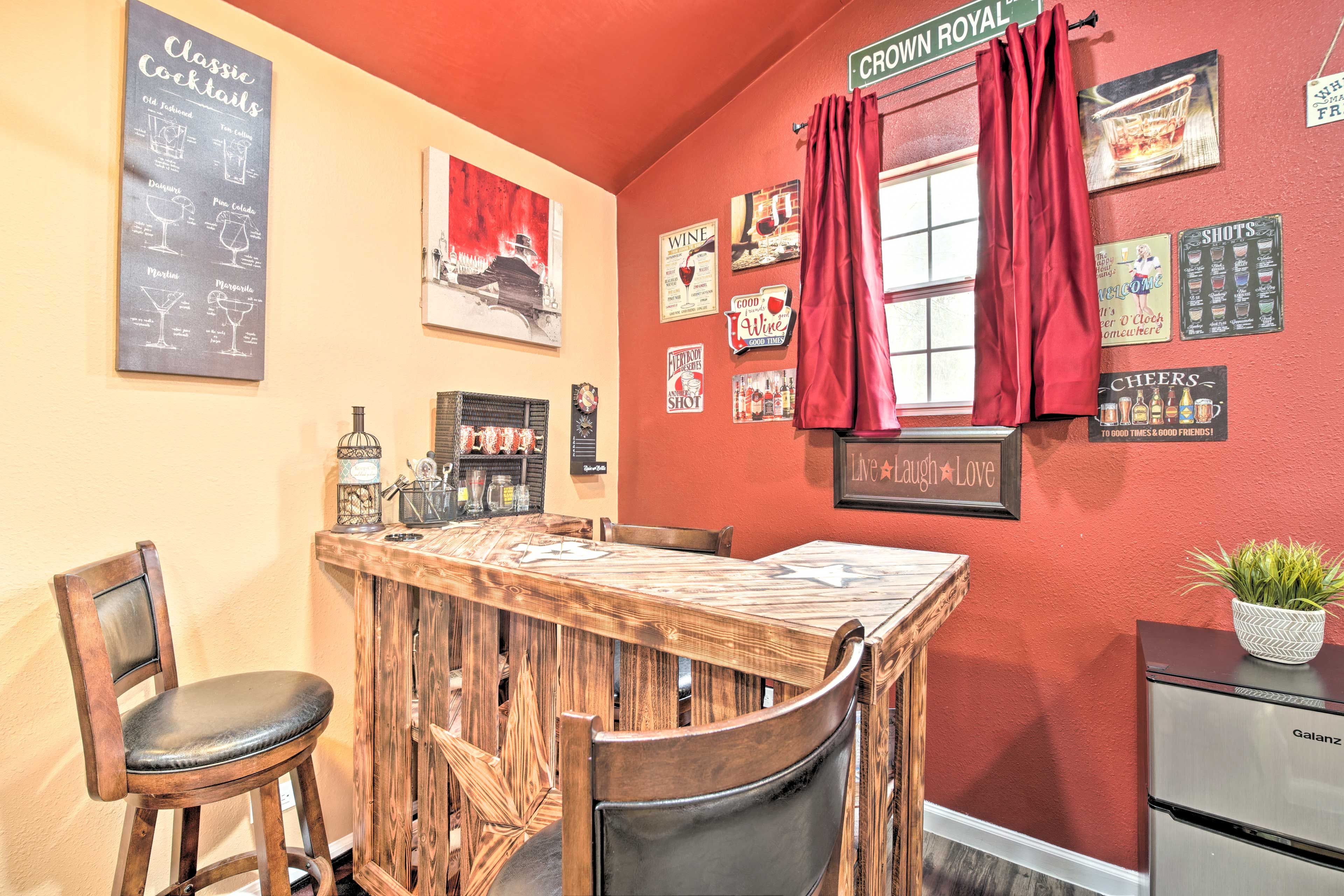 Detached Man Cave | Bar | Mini-Fridge