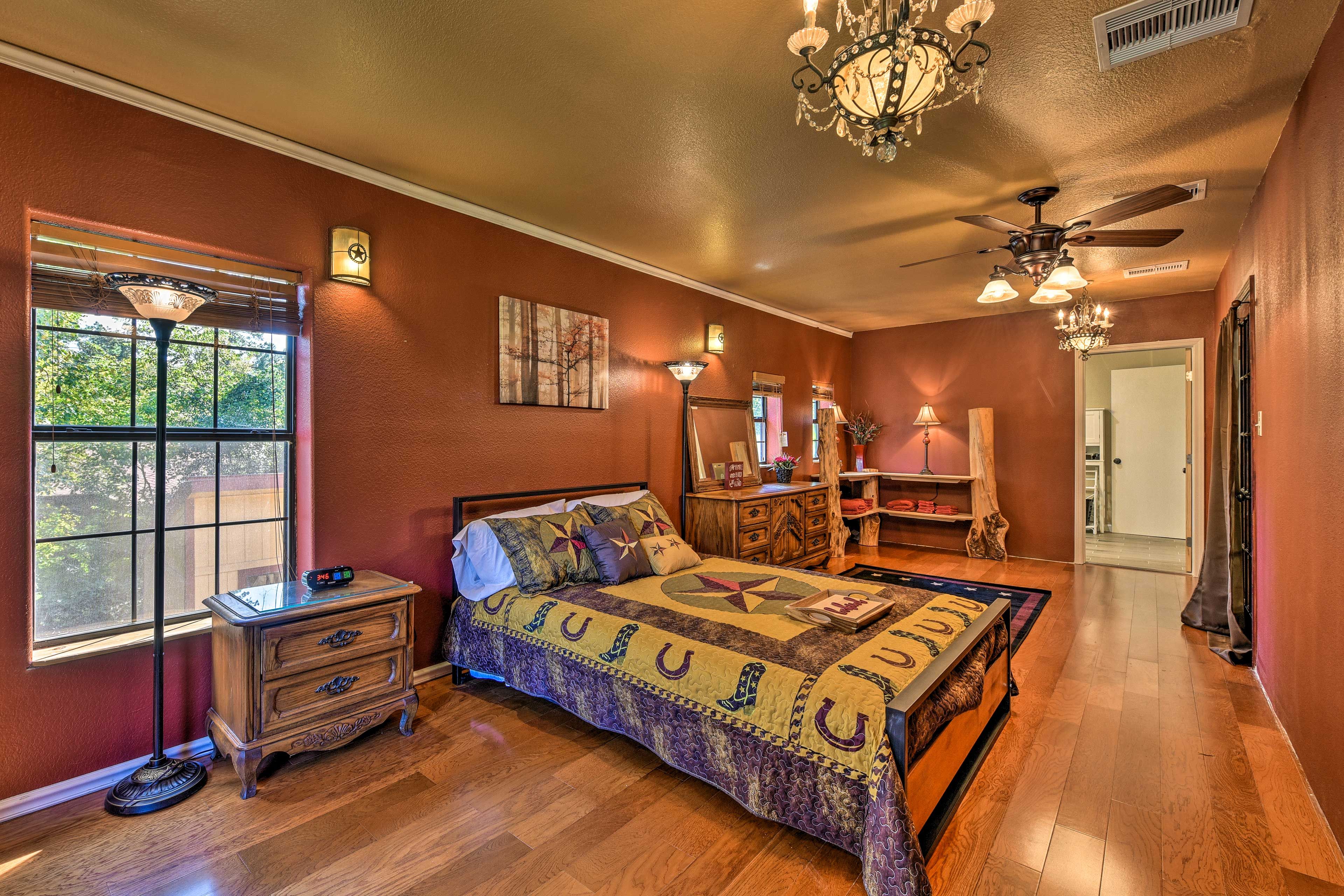 Bedroom 2 | Queen Bed