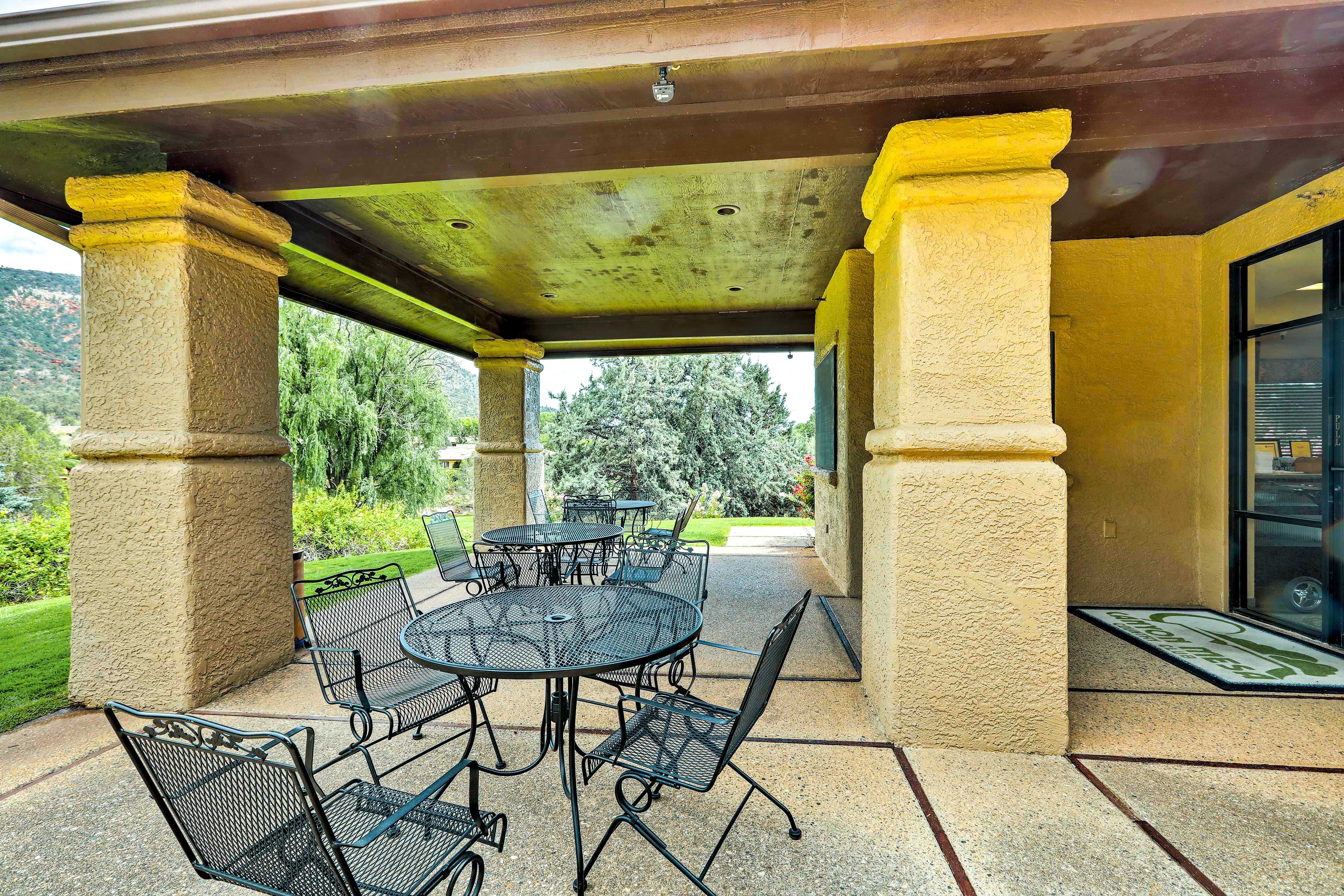 Canyon Mesa Country Club Amenities (Fee for Golf, Tennis & Pickleball)