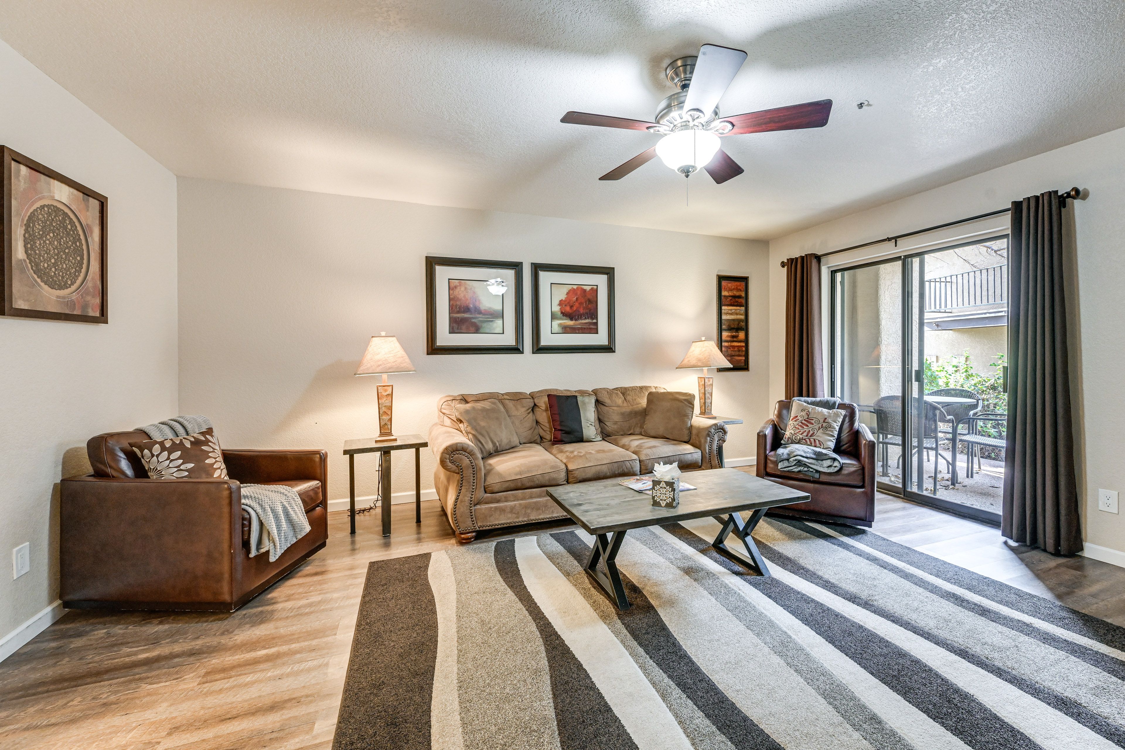 Living Room | Flat-Screen TV w/ Cable | Free WiFi | Sleeper Sofa