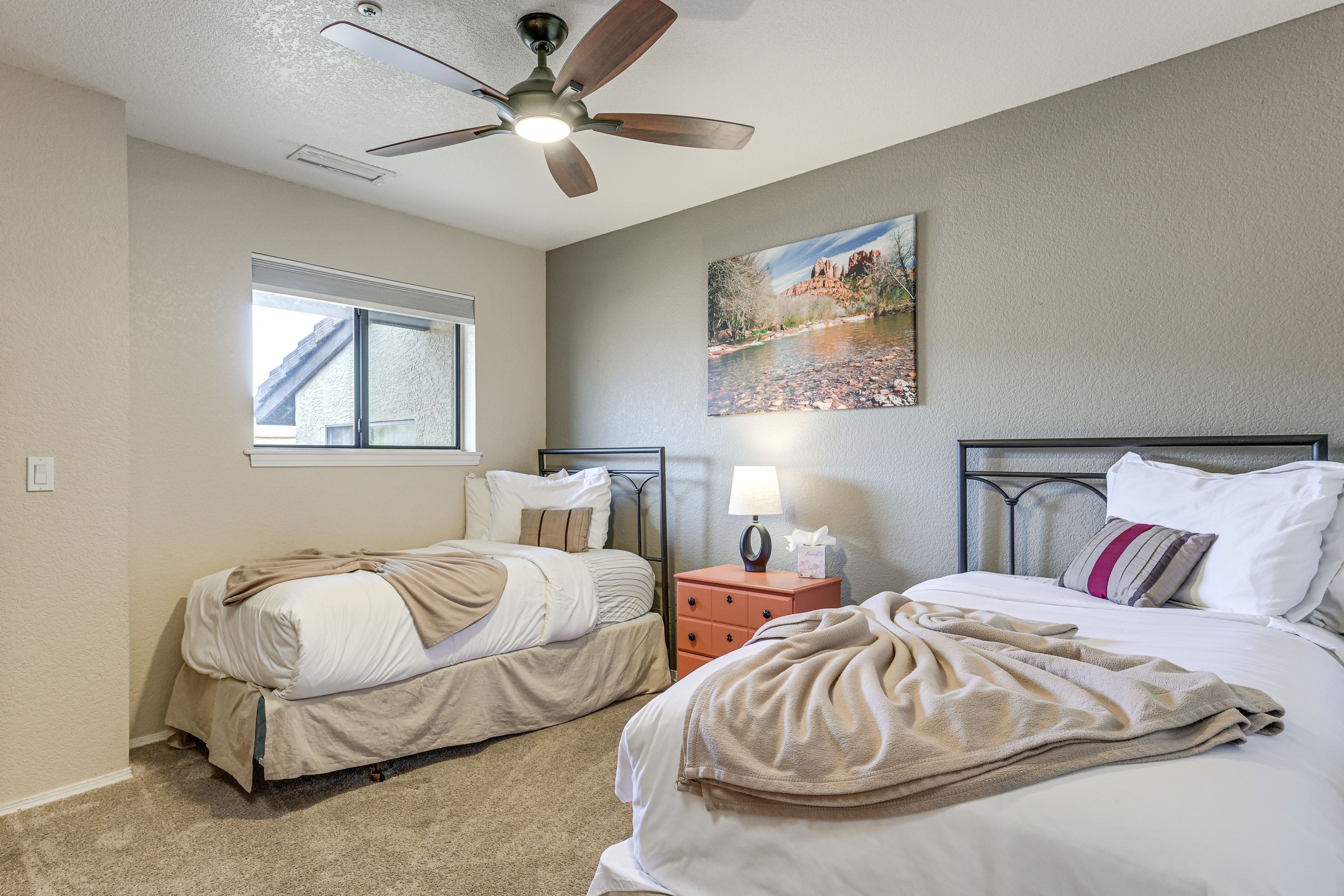 Bedroom 2 | 2 Twin Beds