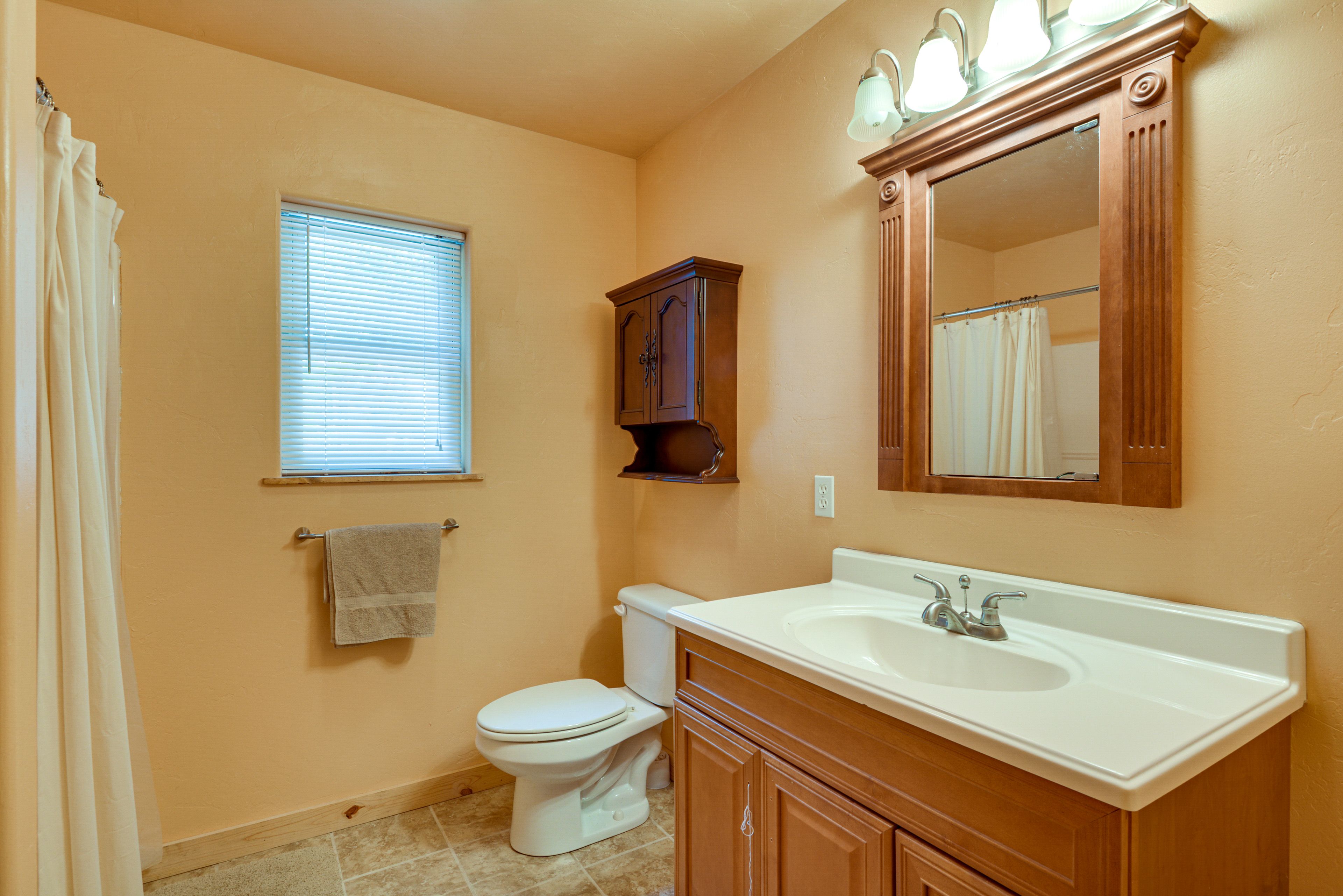 En-Suite Bathroom | Linens & Towels