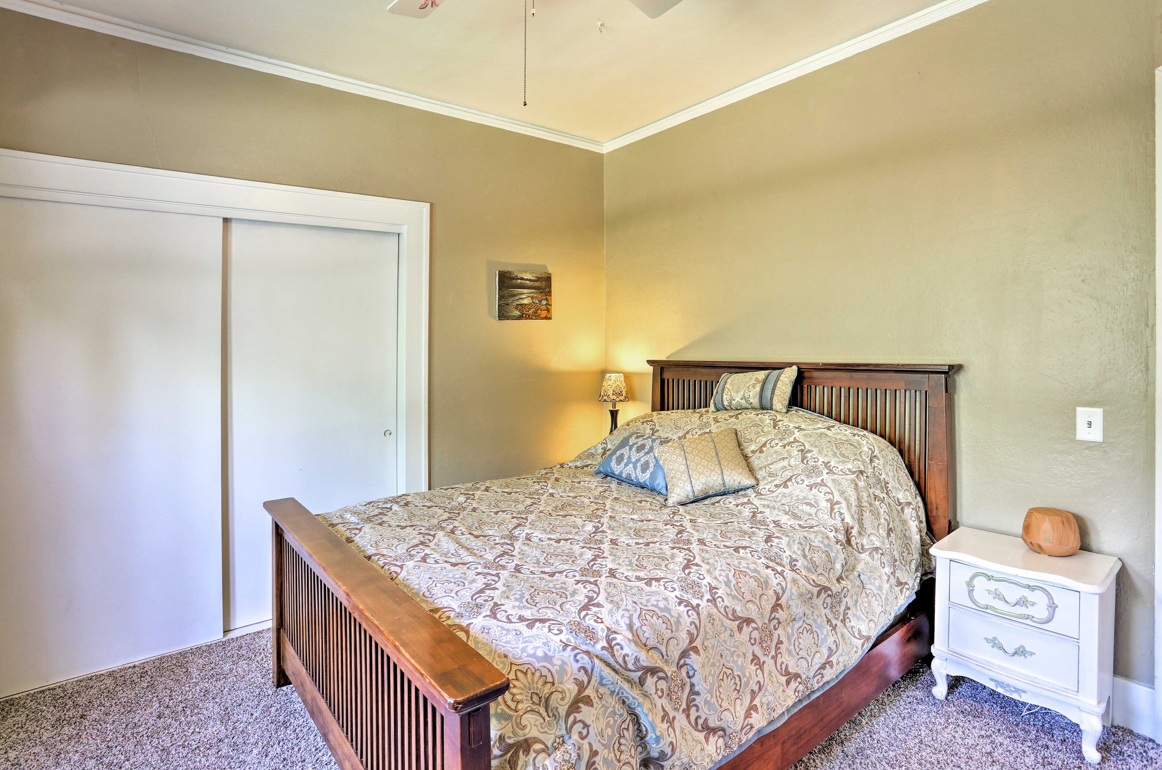 Bedroom 2 | Queen Bed