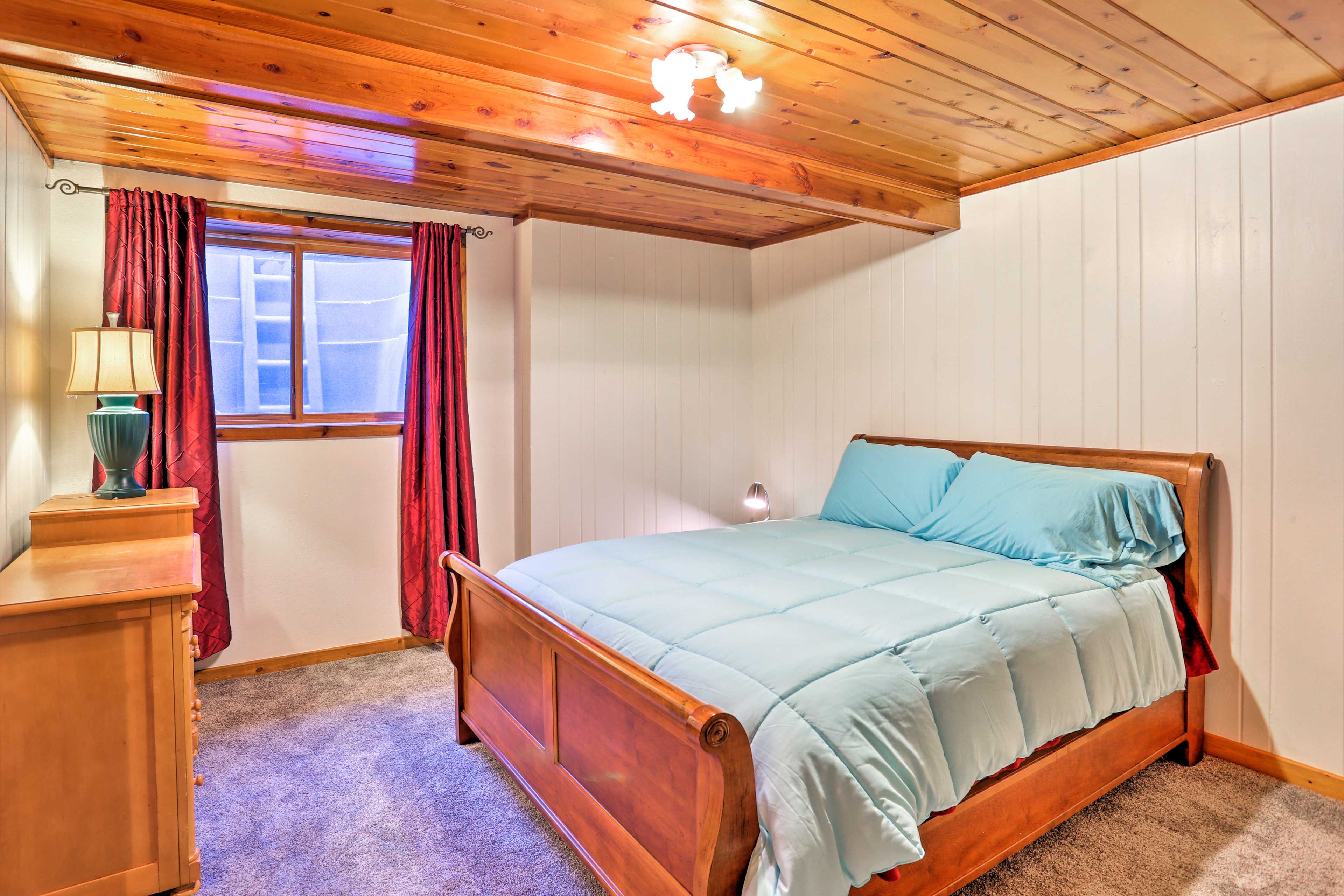 Bedroom 4 | Queen Bed