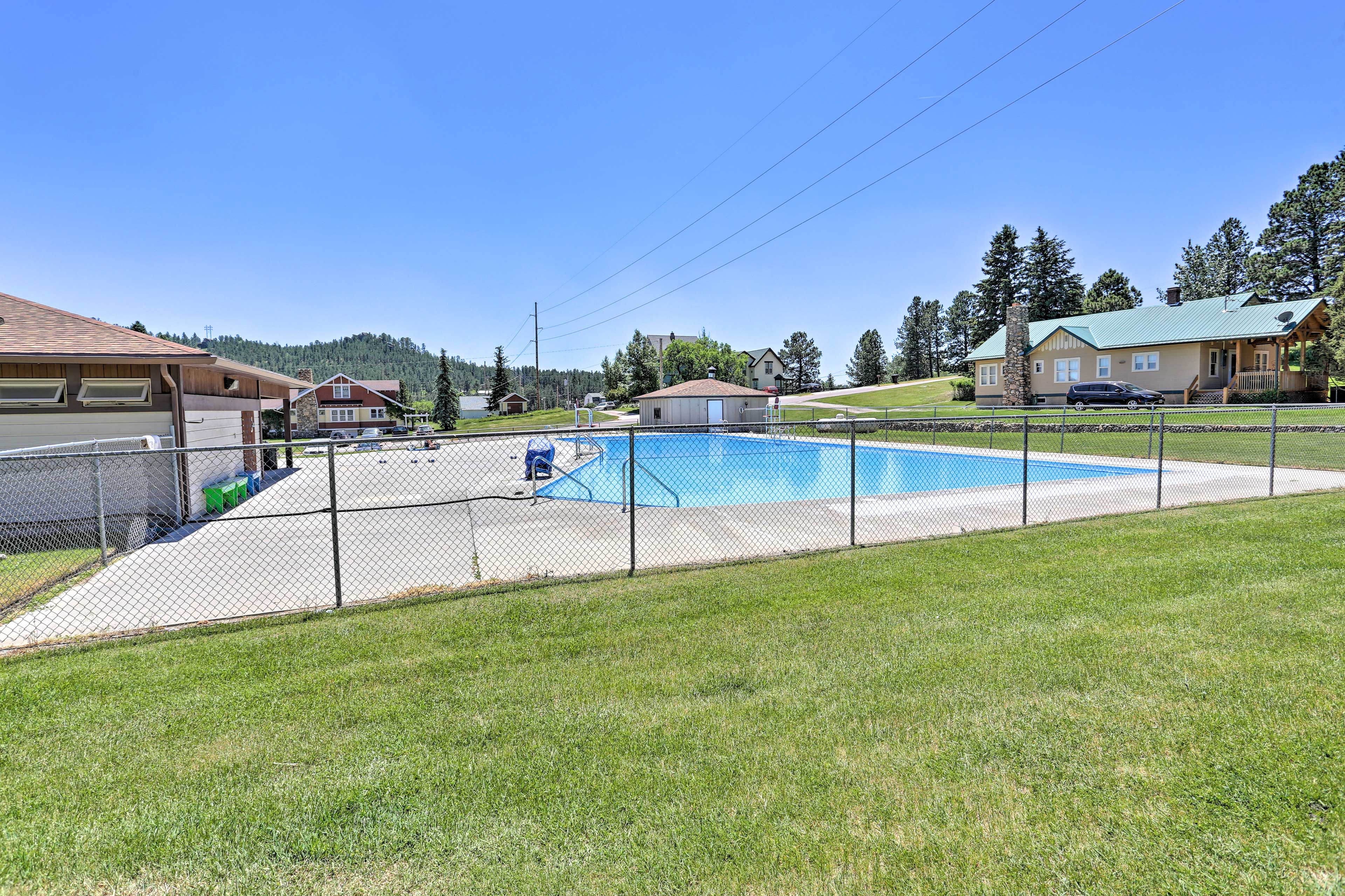 Community Amenities | Outdoor Pool
