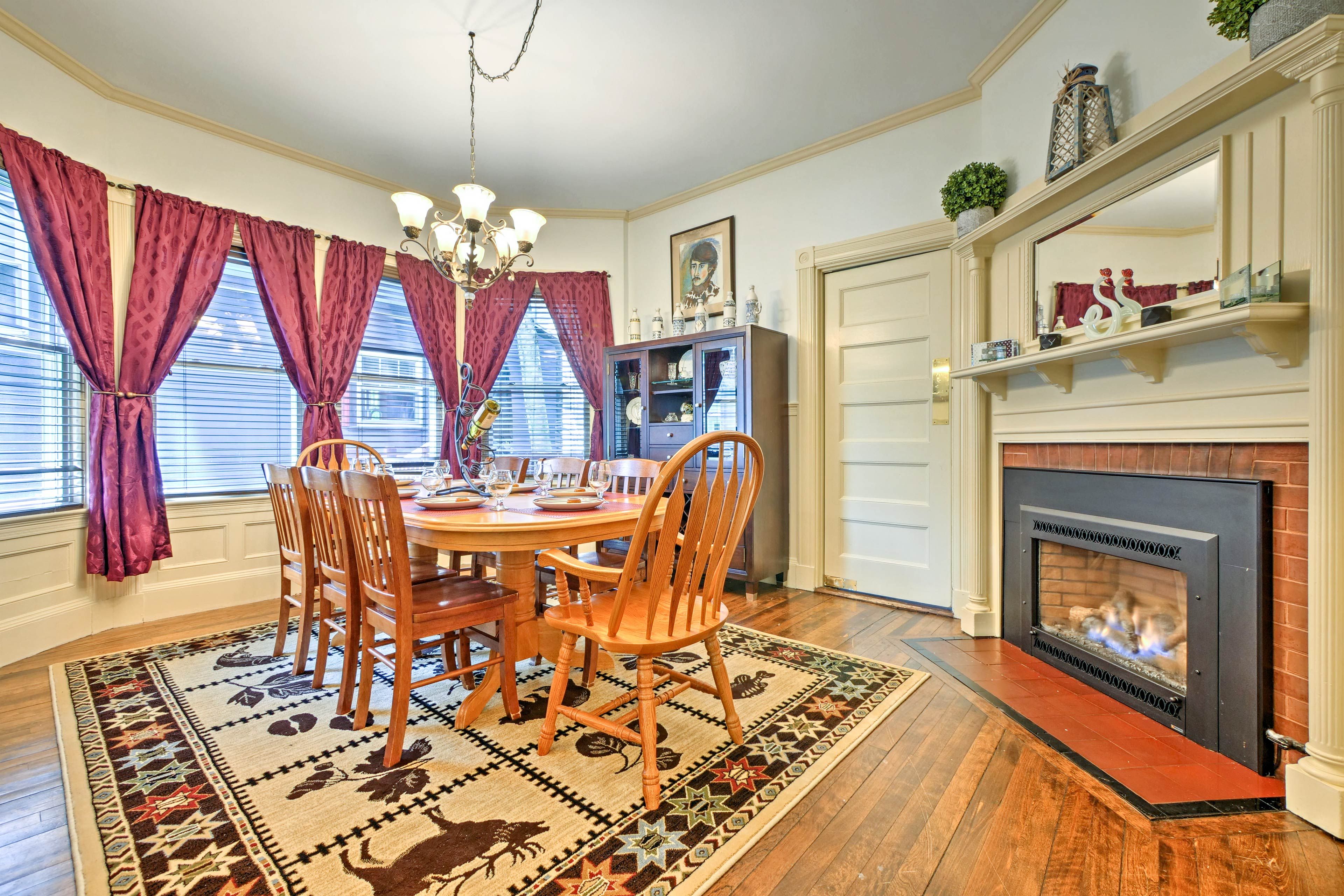 Dining Table | Dishware & Flatware Provided