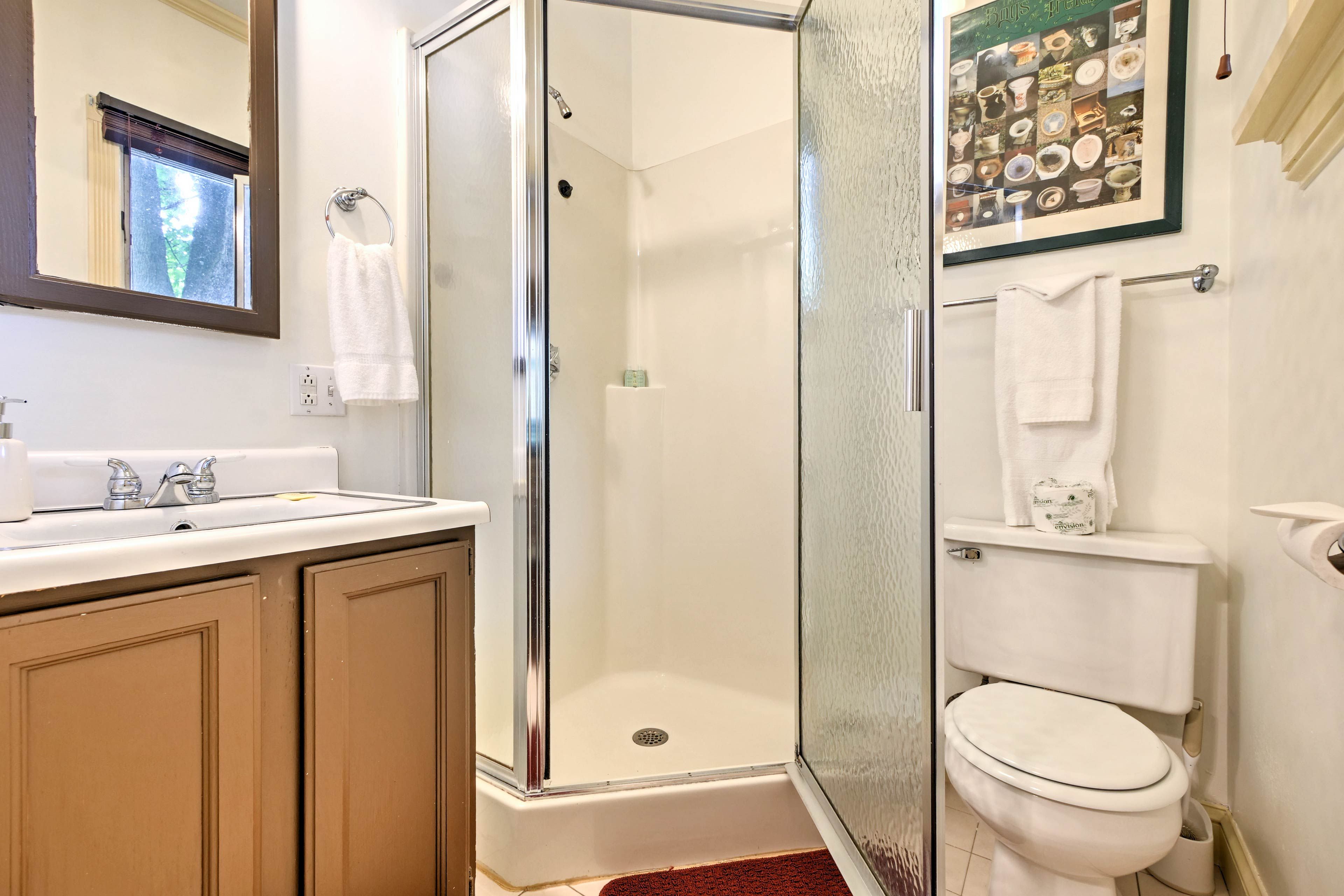 En-Suite Bathroom | Towels Provided