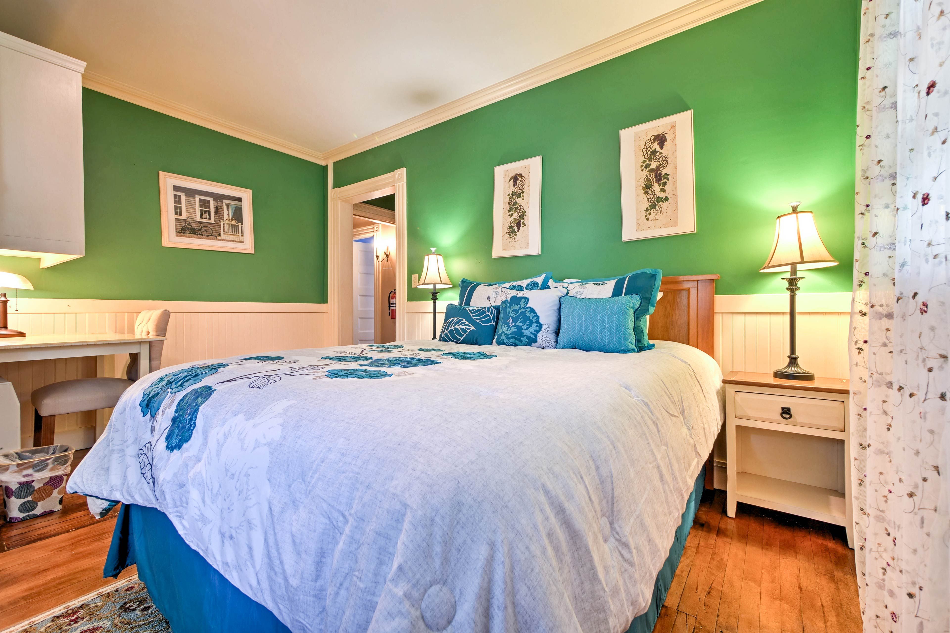 Bedroom 2 | Queen Bed