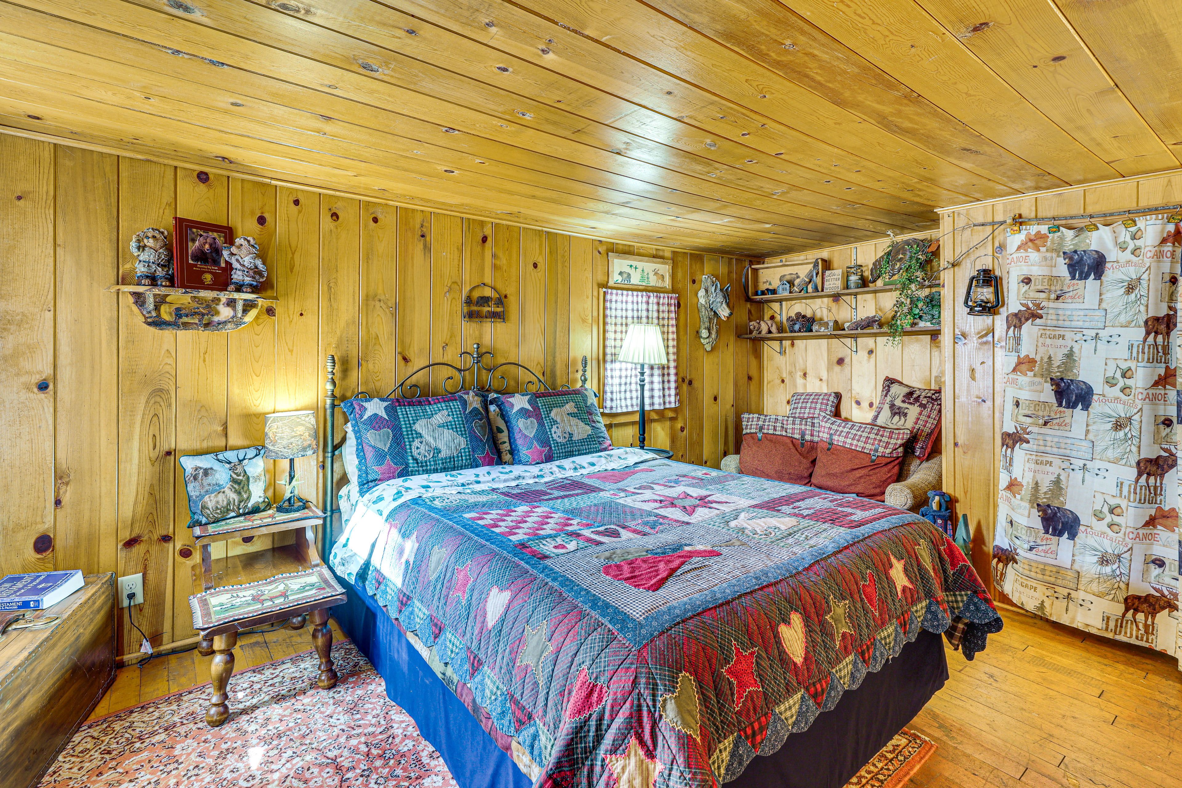 Bedroom 2 (Cabin 2) | Queen Bed