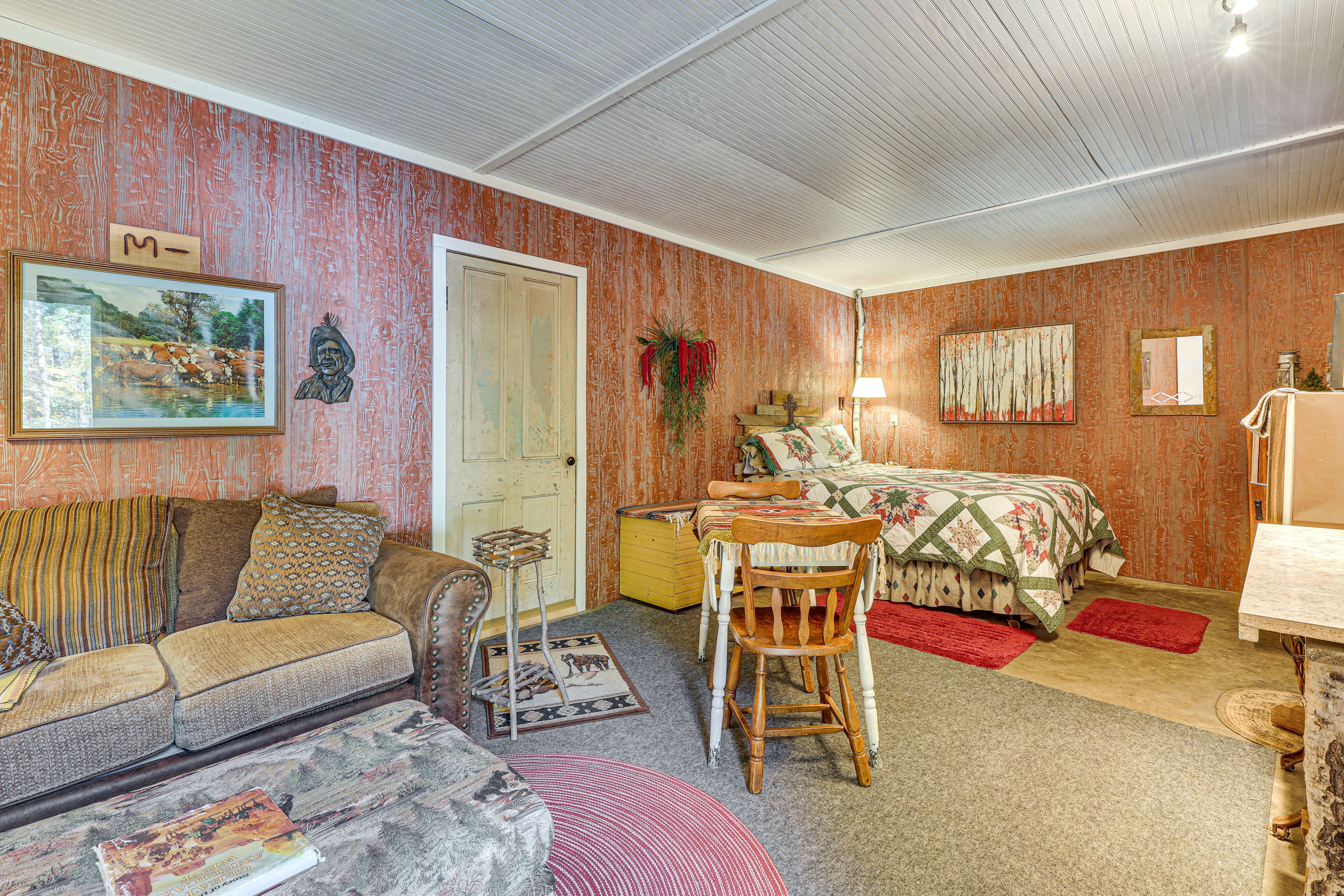 Bedroom 3 (Cabin 3) | Queen Bed | Kitchenette