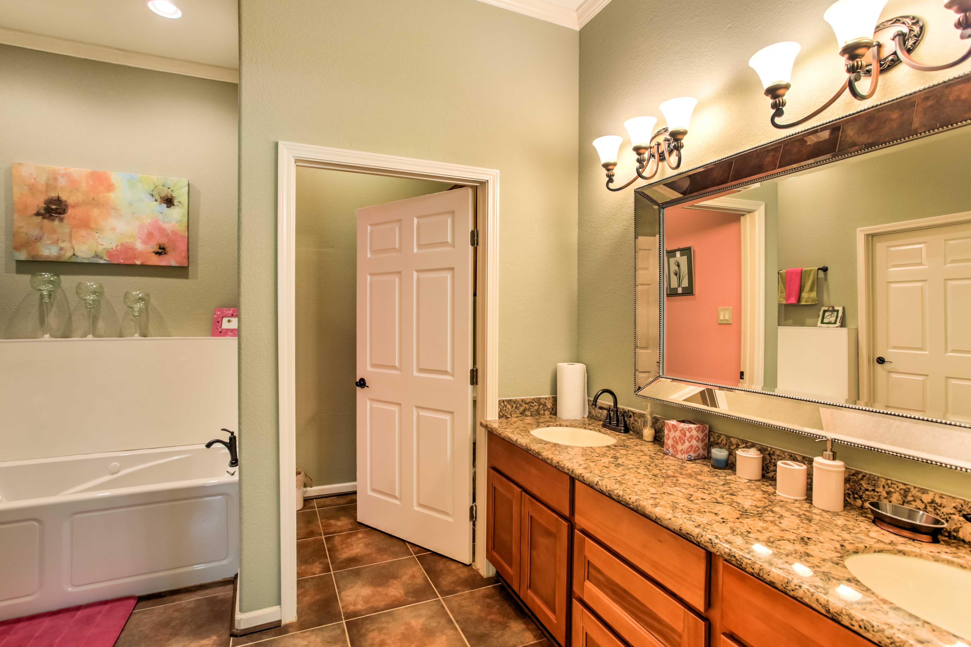 En-Suite Bathroom | Towels Provided