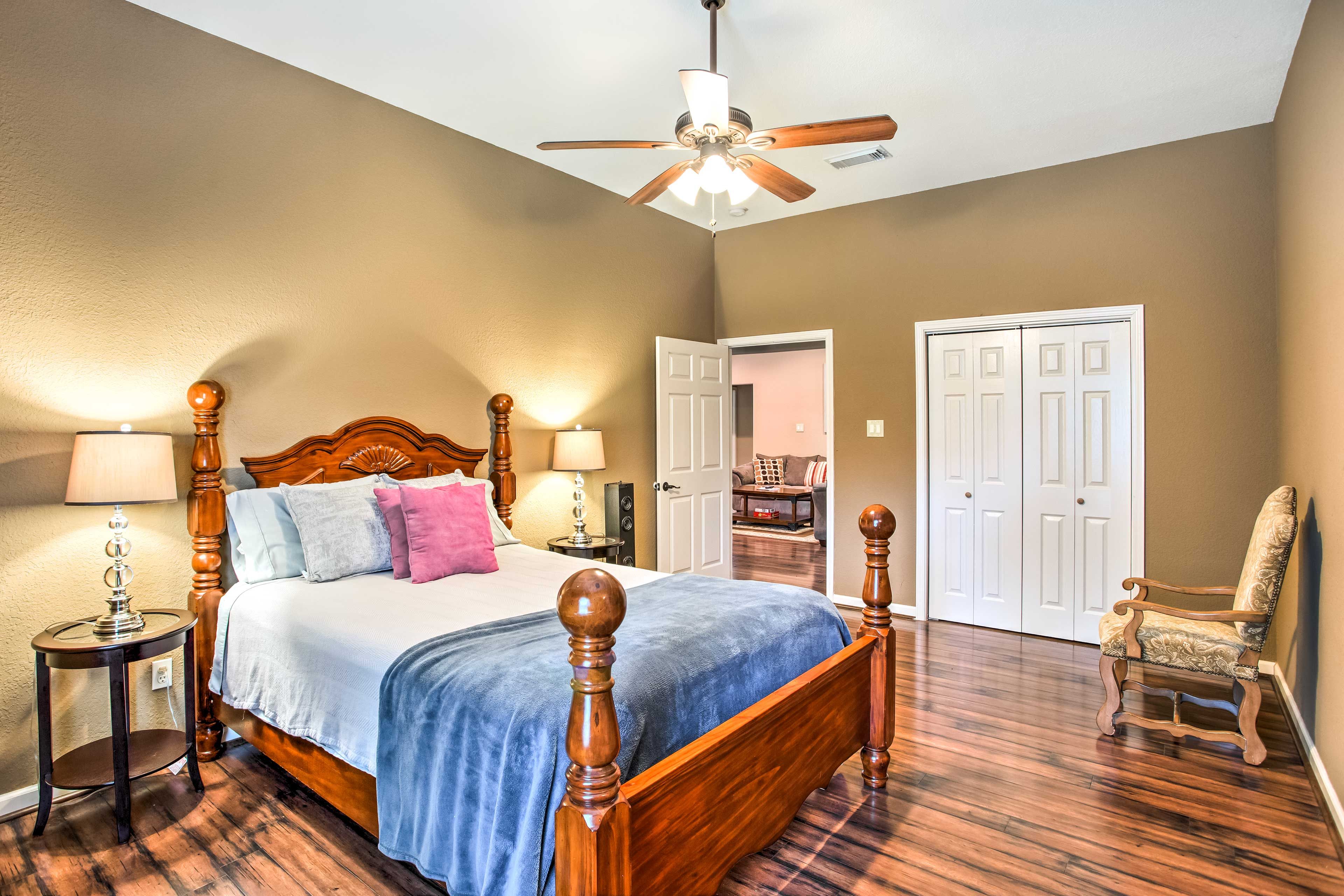 Bedroom 4 | Queen Bed