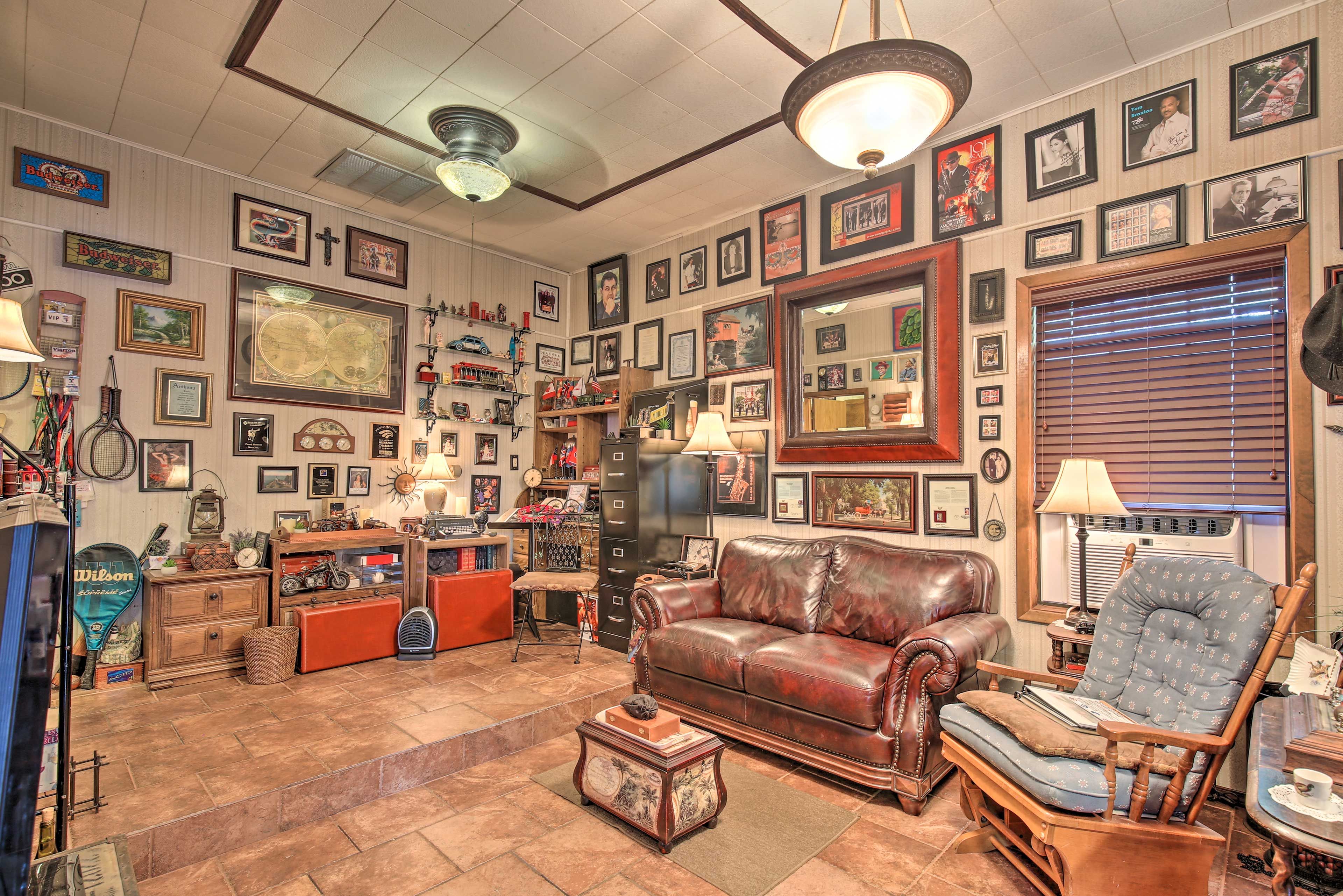 Living Room | Free WiFi | Air Conditioning