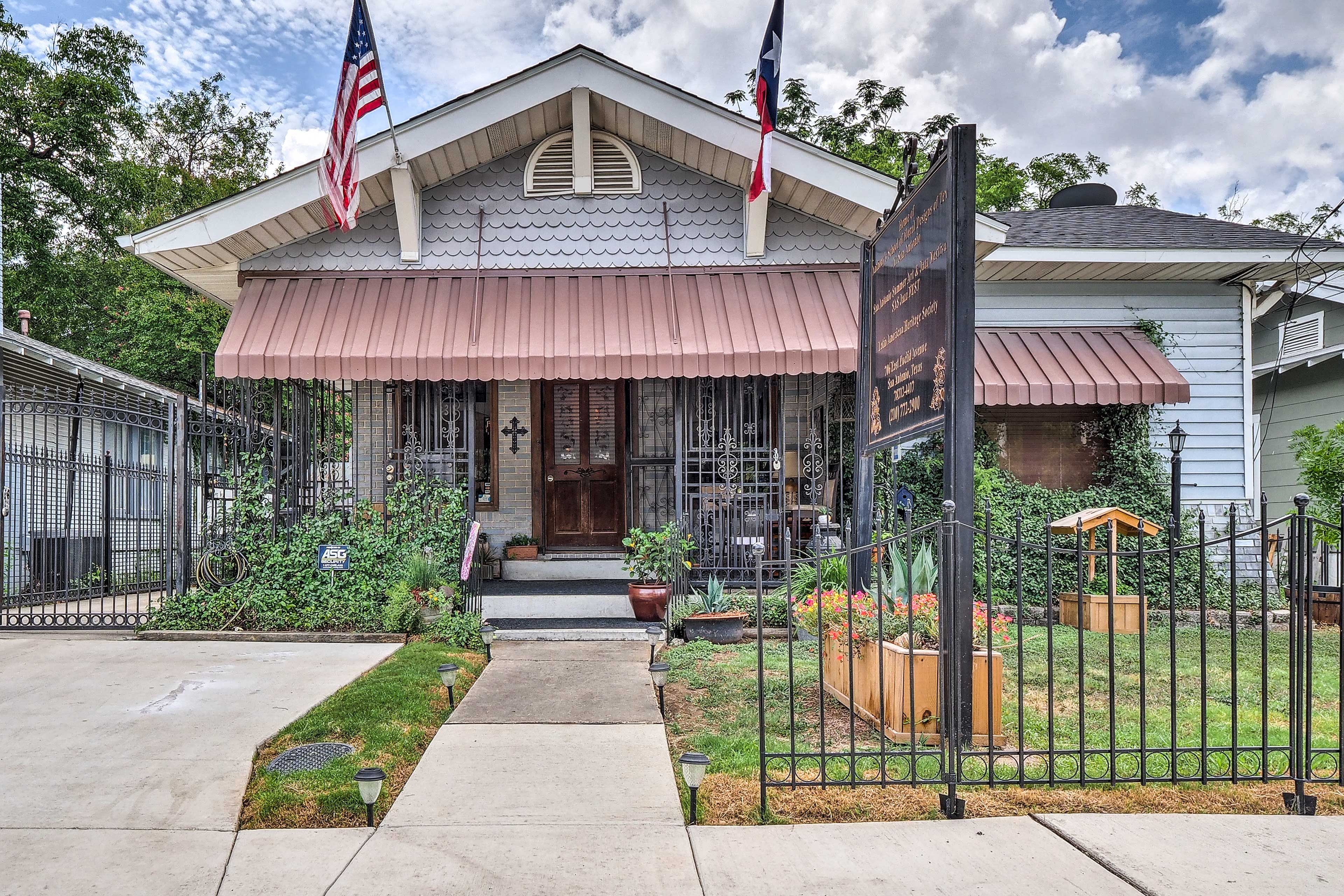 San Antonio Vacation Rental | 1BR | 1BA | 500 Sq Ft | Stairs Only Access