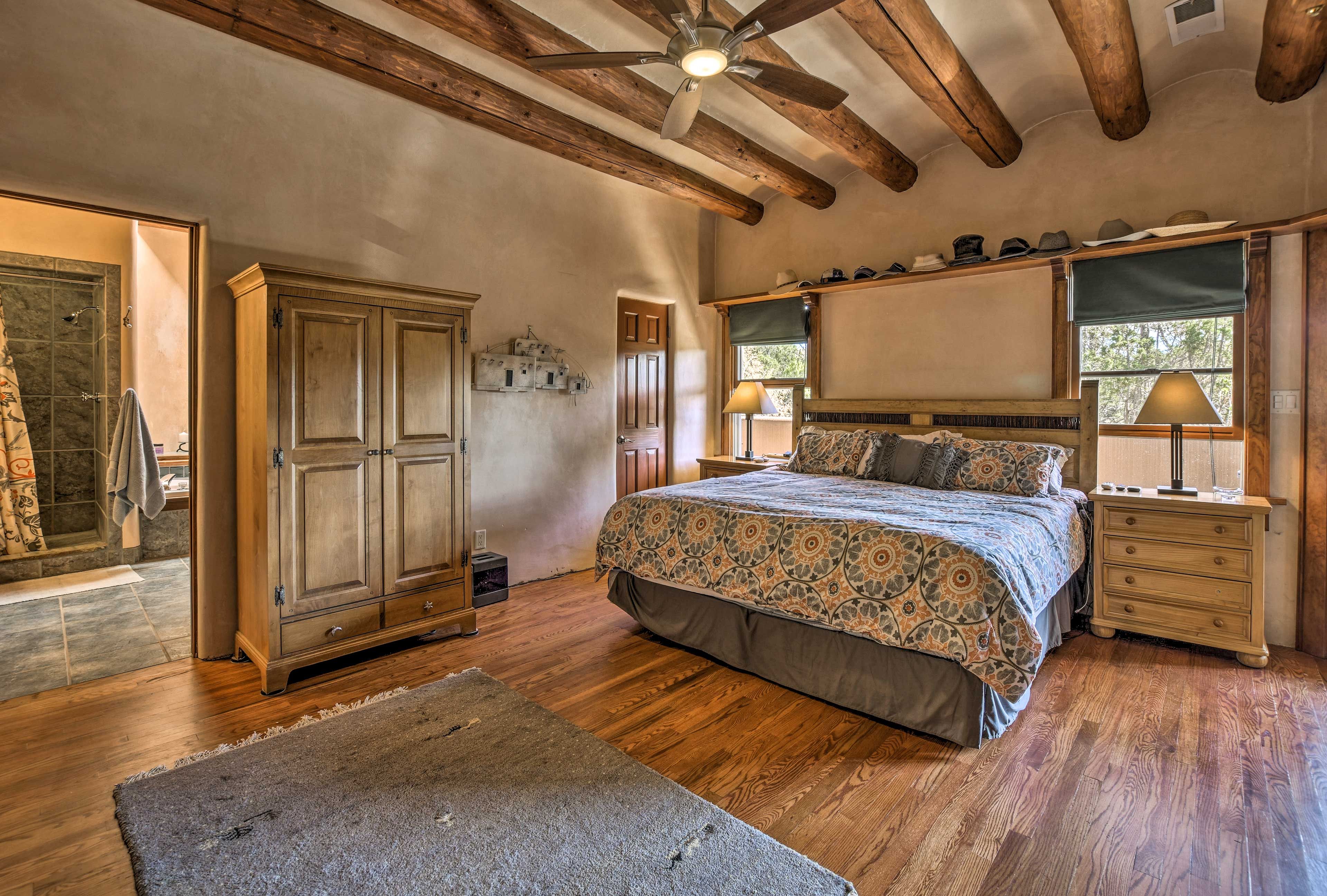Bedroom 1 | King Bed | Linens Provided | Cable TV